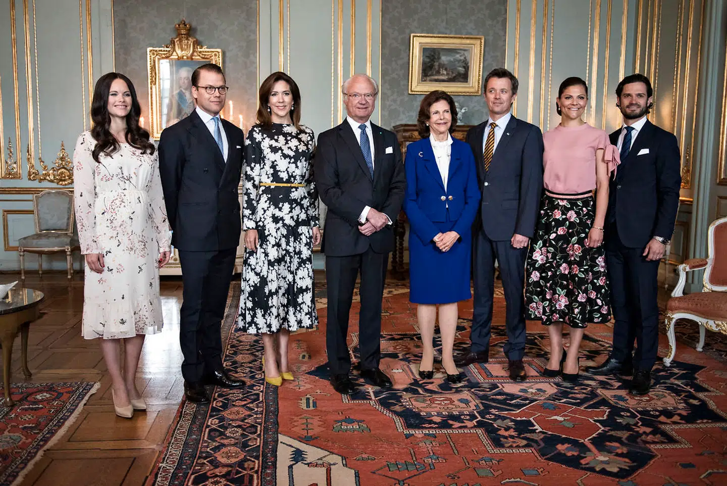 Da det danske kronprinspar var på erhvervsfremstød i Stoockholm, blev de budt på frokost på det kongelige slot, hvor både kong Carl Gustaf, dronning Silvia, det svenske kronprinspar samt prins Carl Philip og en gravid prinsesse Sophia deltog.