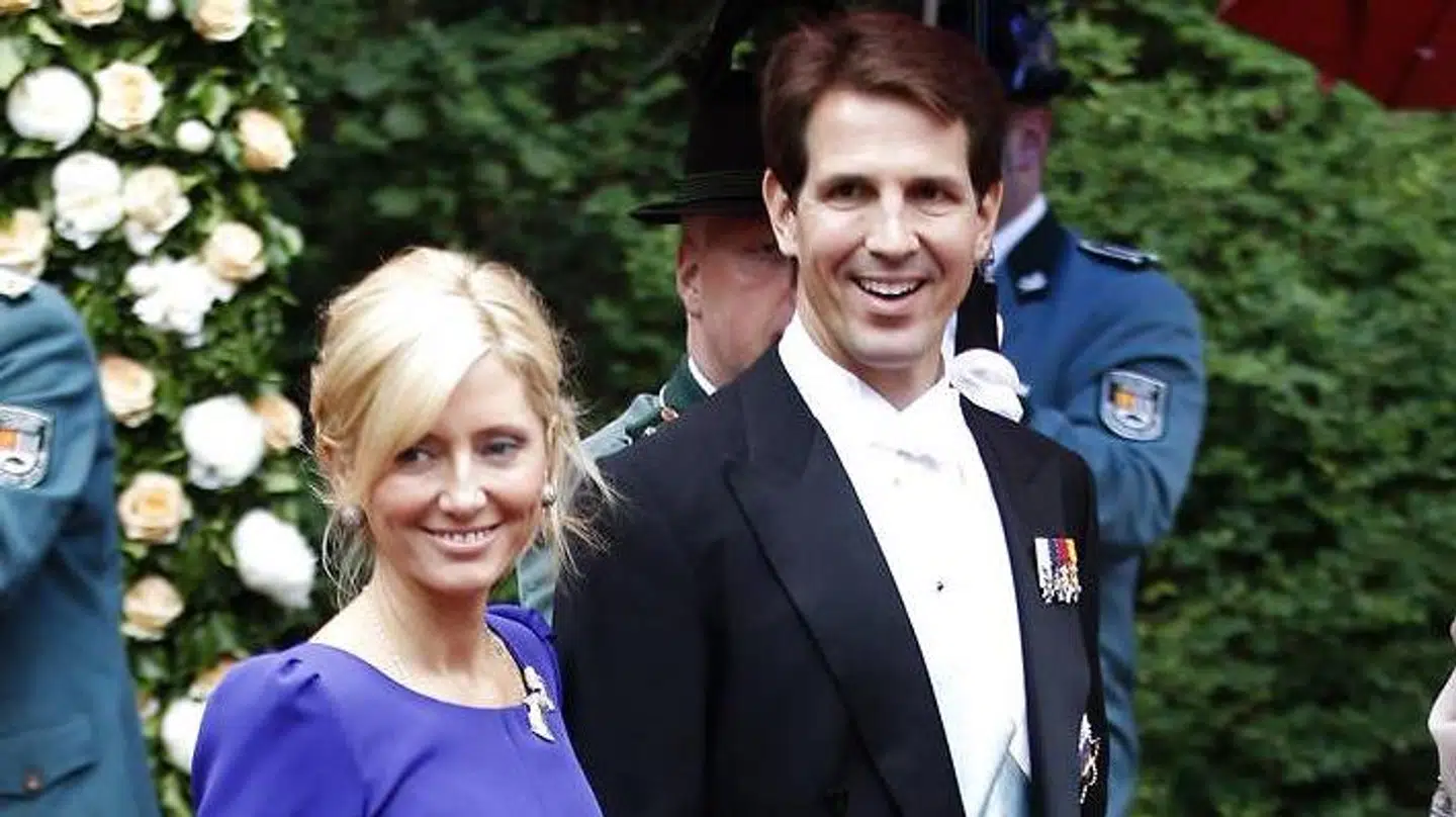 Marie-Chantal og ekskronprins Pavlos deler glædeligt deres liv på de sociale medier.