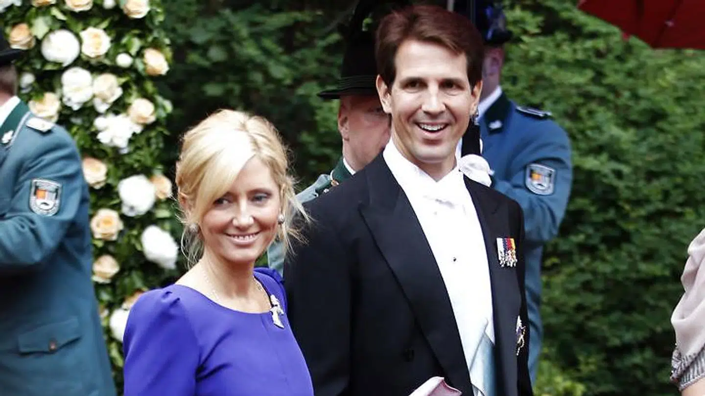 Marie-Chantal og ekskronprins Pavlos deler glædeligt deres liv på de sociale medier.