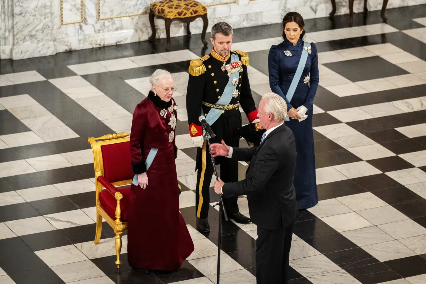 Dronning Margrethe holdt onsdag nytårskur for Højesterets dommere, Den Kongelige Livgardes og Gardehusarregimentets Officerkorps. Kronprinsparret deltog også.