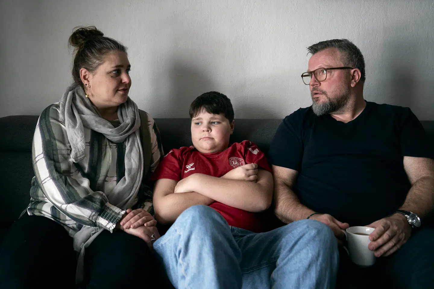 Julius' forældre, Jakob Kargaard og Liff Olivia Bytov, føler sig svigtet af Rigshospitalet, der ikke har fortalt dem, at en barsk svampeinfektion muligvis stammede fra den behandling, Julius fik under sit kræftforløb.