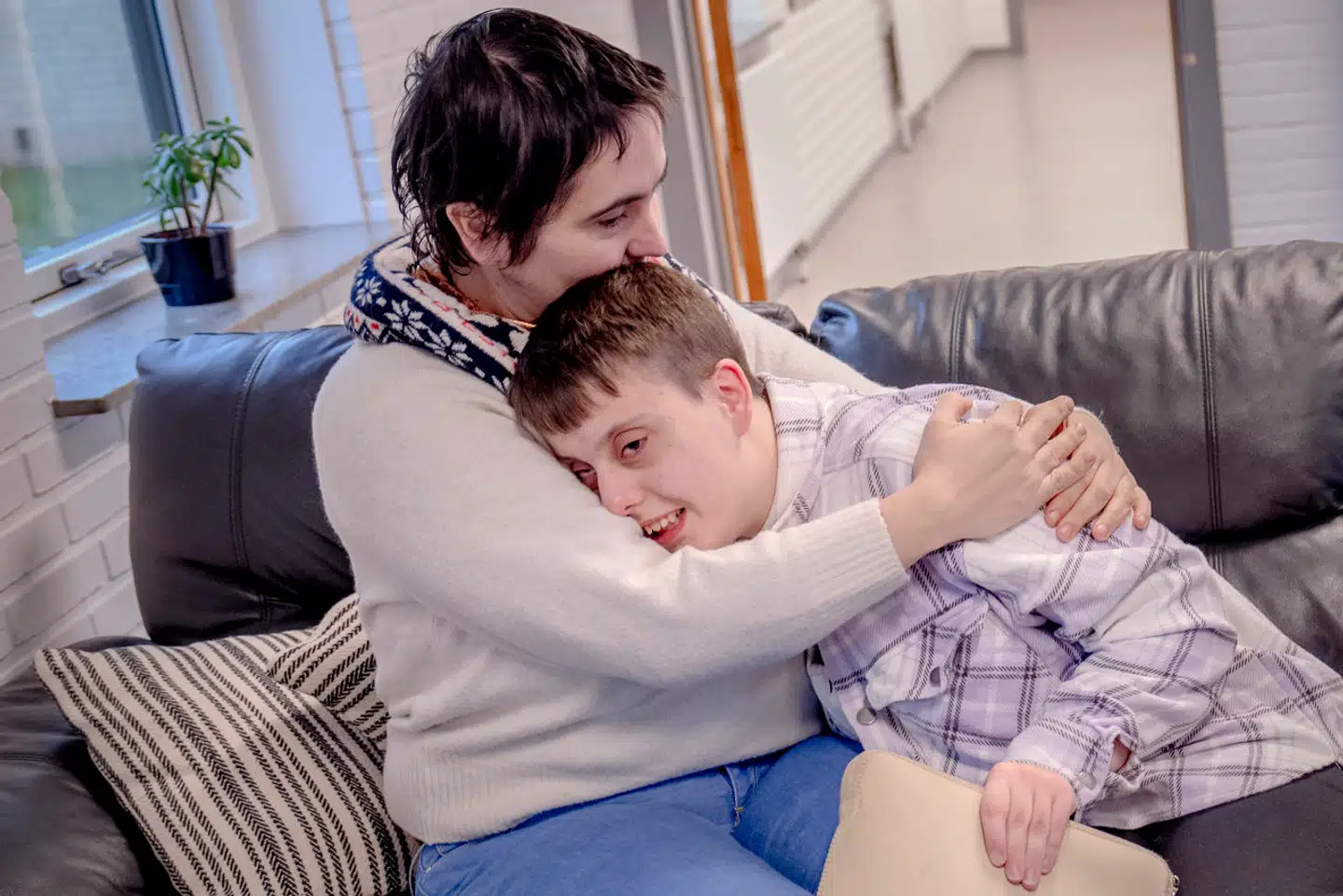 Julia Dawidow er et af de mennesker med handicap, som har fået afslag på dispensation til statsborgerskab. Her ses hun med sin mor Ursula Dawidow.