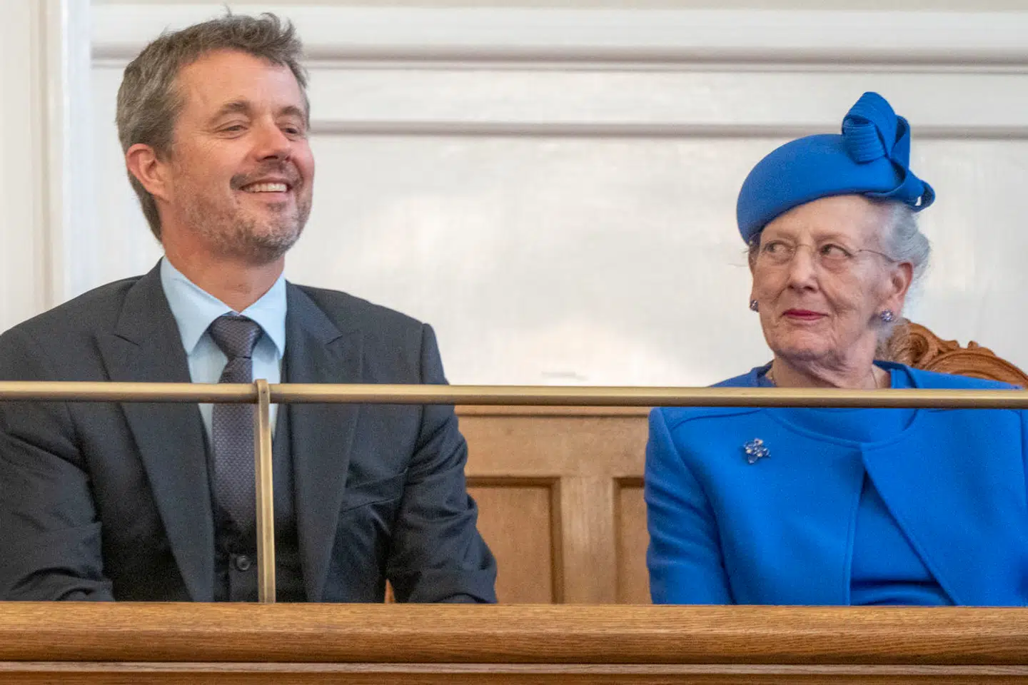 Niels Henriksen flager med Dannebrog 14. januar, dels for at anerkende Dronningens gerning gennem mere end et halvt århundrede, dels for at byde velkommen til næste generation i kongerækken.