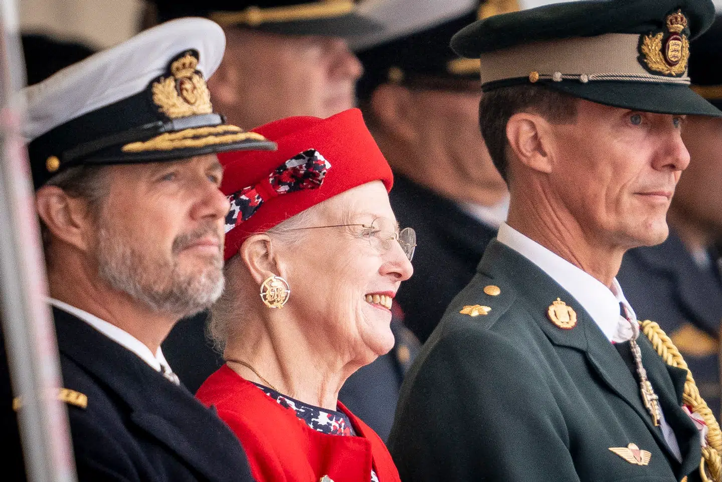 Kronprins Frederik, dronning Margrethe og prins Joachim i forbindelse med markeringen af dronningens 50-års regentjubilæum, som markeres med en parade på Flådestationen i Korsør, mandag den 29. august 2022.