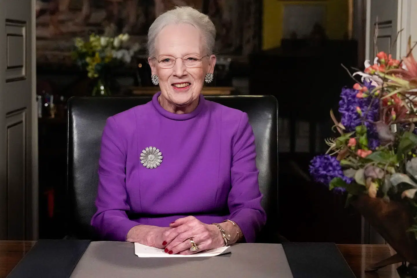 Dronning Margrethe meddelte i sin nytårstale 31. december 2023, at hun abdicerer. Her forklarede hun, at hun efter sin rygoperation i februar fandt frem til, at tiden var inde til at videregive tronen til kronprins Frederik, hvilket derfor skal ske 14. januar 2024.