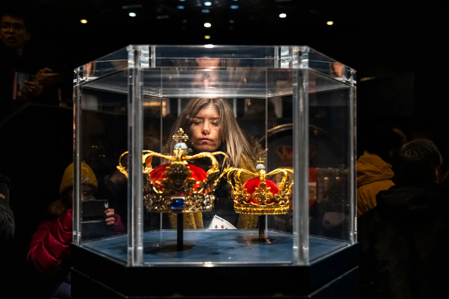 Den danske kongekrone og dronningekrone står udstillet på Rosenborg Slot og har ikke været i brug siden Christian 8.s salving i 1840.