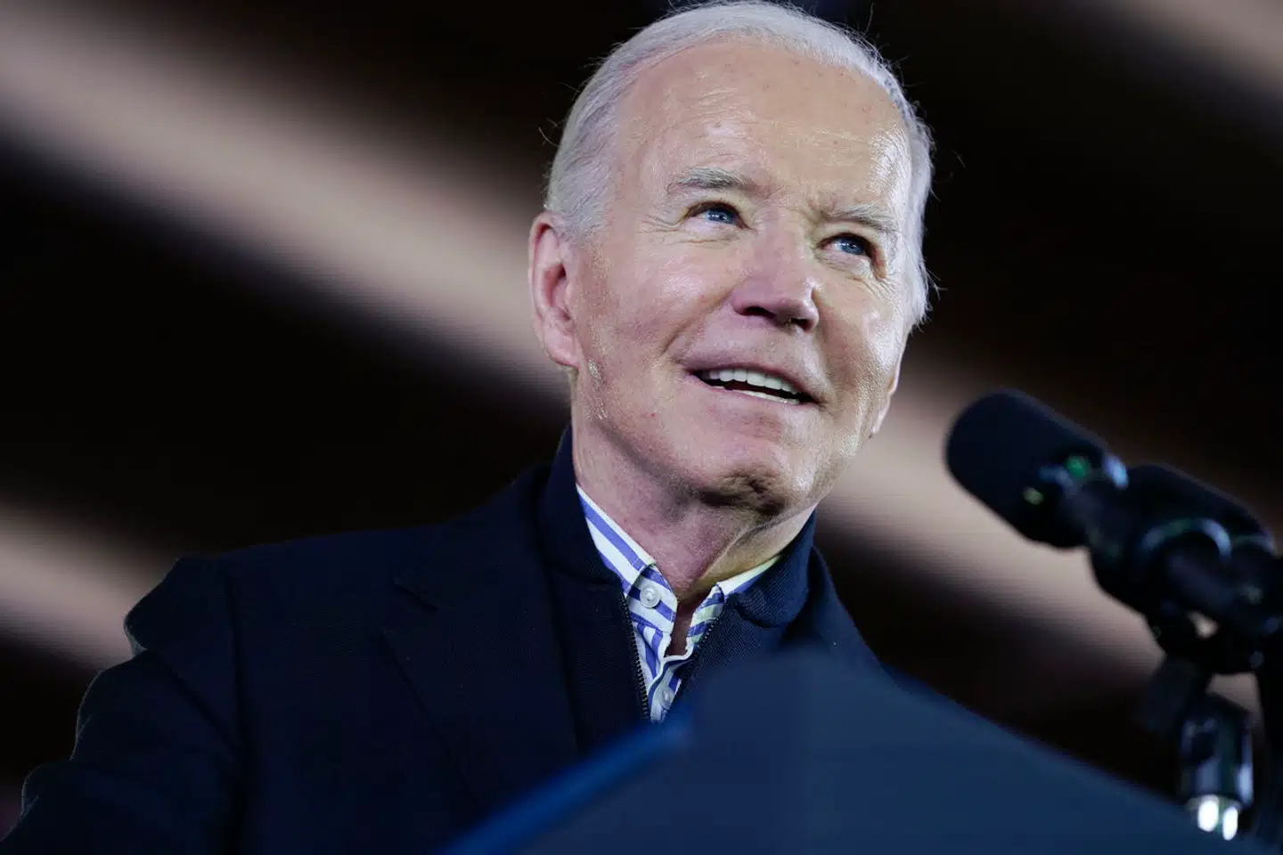 Anledningen for talen – og den ammunition Biden vil bruge i aften – er treårsdagen for stormen på Kongressen, i morgen 6. januar.