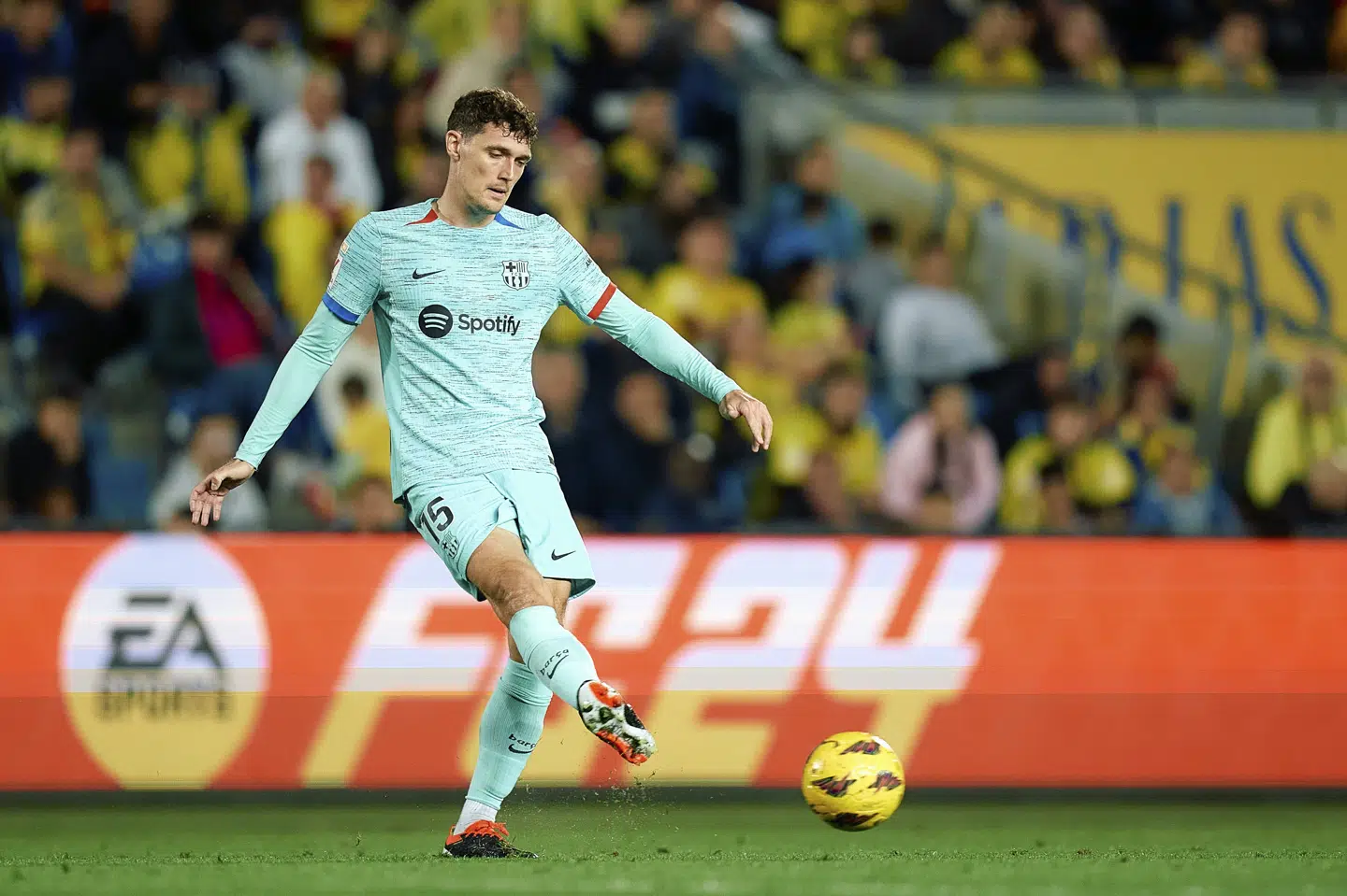Andreas Christensen, der spiller i den spanske fodboldklub FC Barcelona, er kåret til årets mandlige fodboldspiller i 2023.