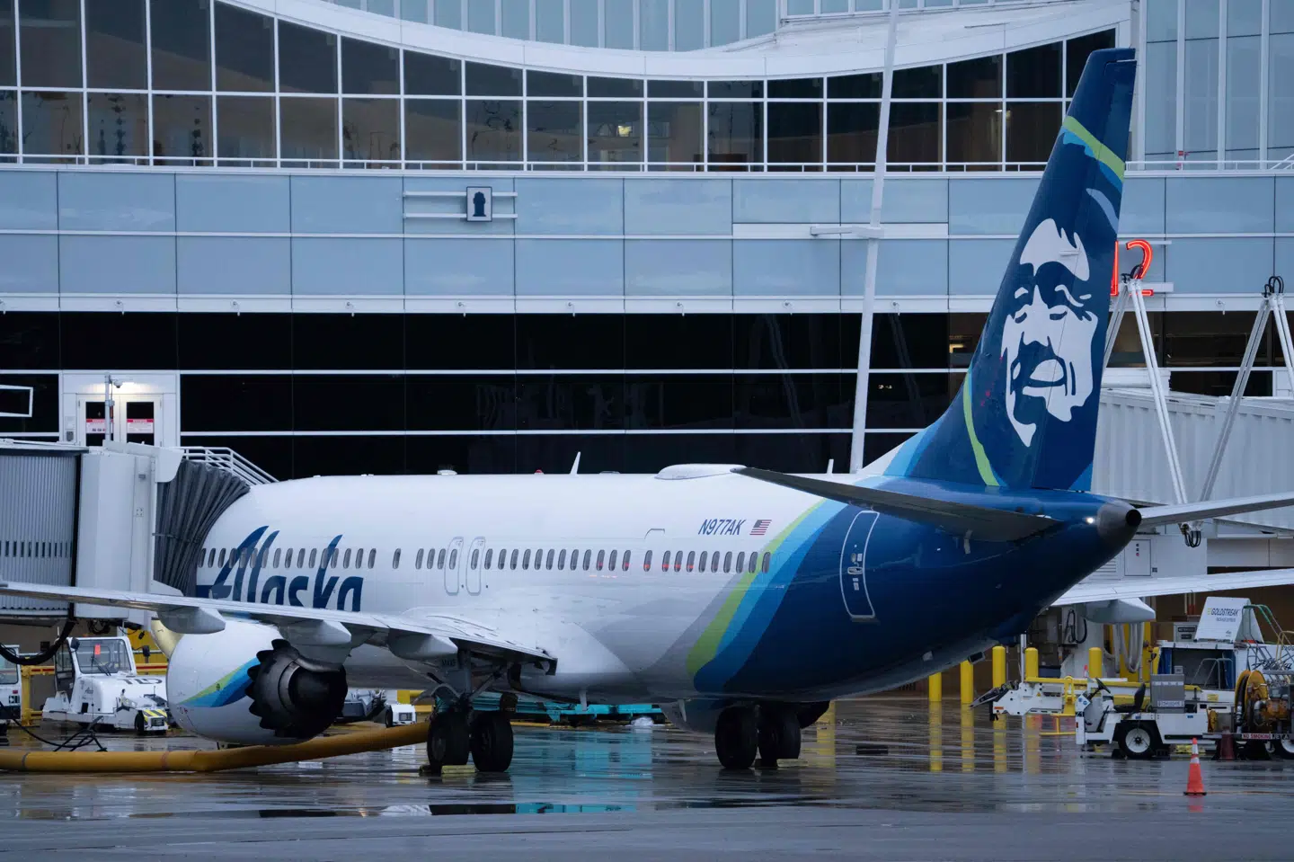 Alle Alaska Airlines' 65 Boeing 737 Max 9-fly står lige nu på landjorden og afventer en inspektion, der skal forhindre, at der igen blæser et sidepanel ud under en flyvning, som det var tilfældet lørdag. (Arkivfoto).