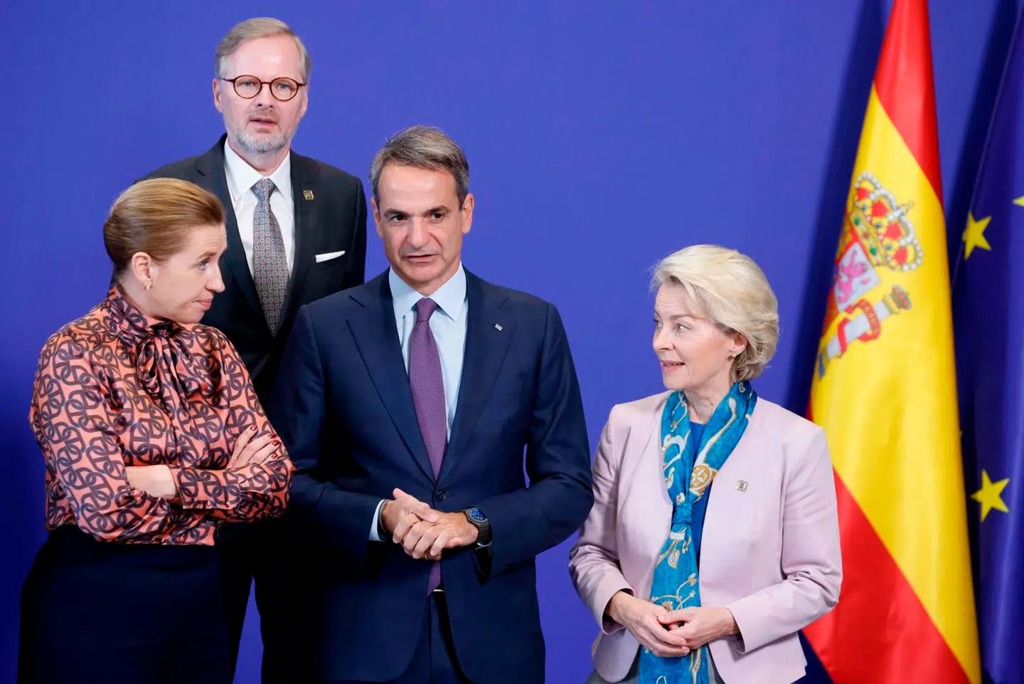 Mette Frederiksen i samtale med EUs kommissionspræsident Ursula von der Leyen og de græske og tjekkiske premierminister.