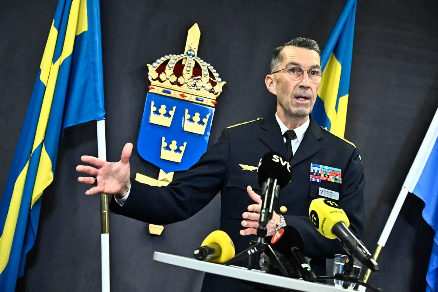 Den øverste leder i Sveriges militær mener, at flere svenskere skal forberede sig mentalt på krig.