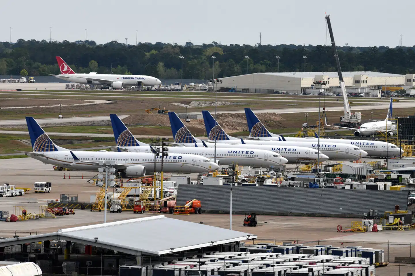 Det er et Boeing 737 Max 9-fly som disse, der i fredags kom ud for en ulykke, da det lige var lettet. United Airlines (arkivbilledet her) er det selskab i verden, der har flest fly af denne type i brug.