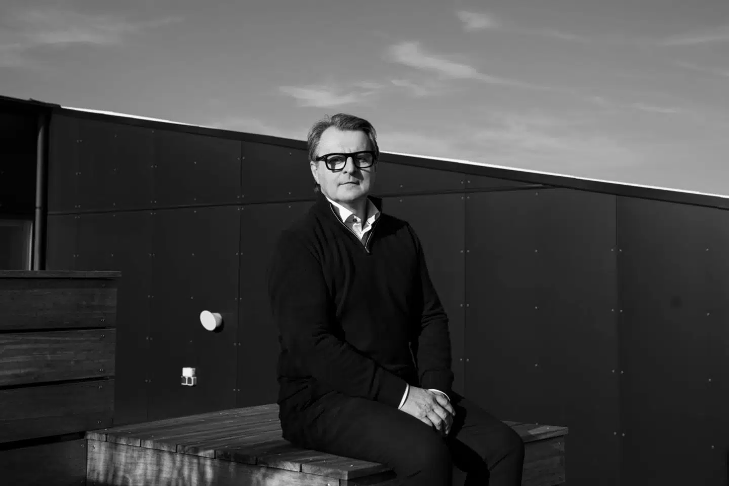 Pandoras topchef, Alexander Lacik, har tjent styrtende på den voldsomme stigning i selskabets aktie, skriver Børsen.