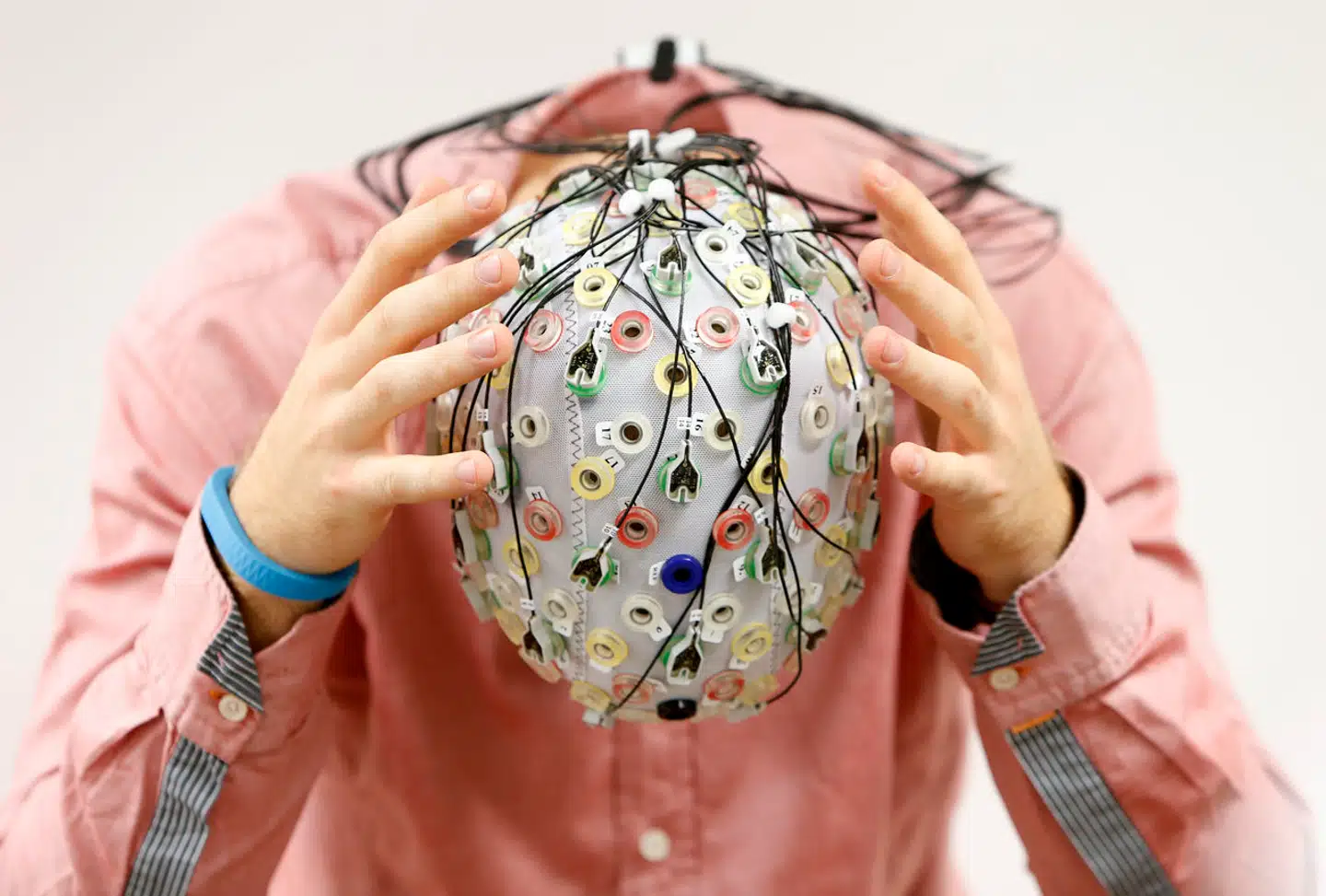 Eeg er en måde at måle hjerneaktivitet på og bruges allerede af læger til at diagnosticere demens i dag. I europæisk forskningsprojekt skal kunstig intelligens analysere dataene af denne type målinger.