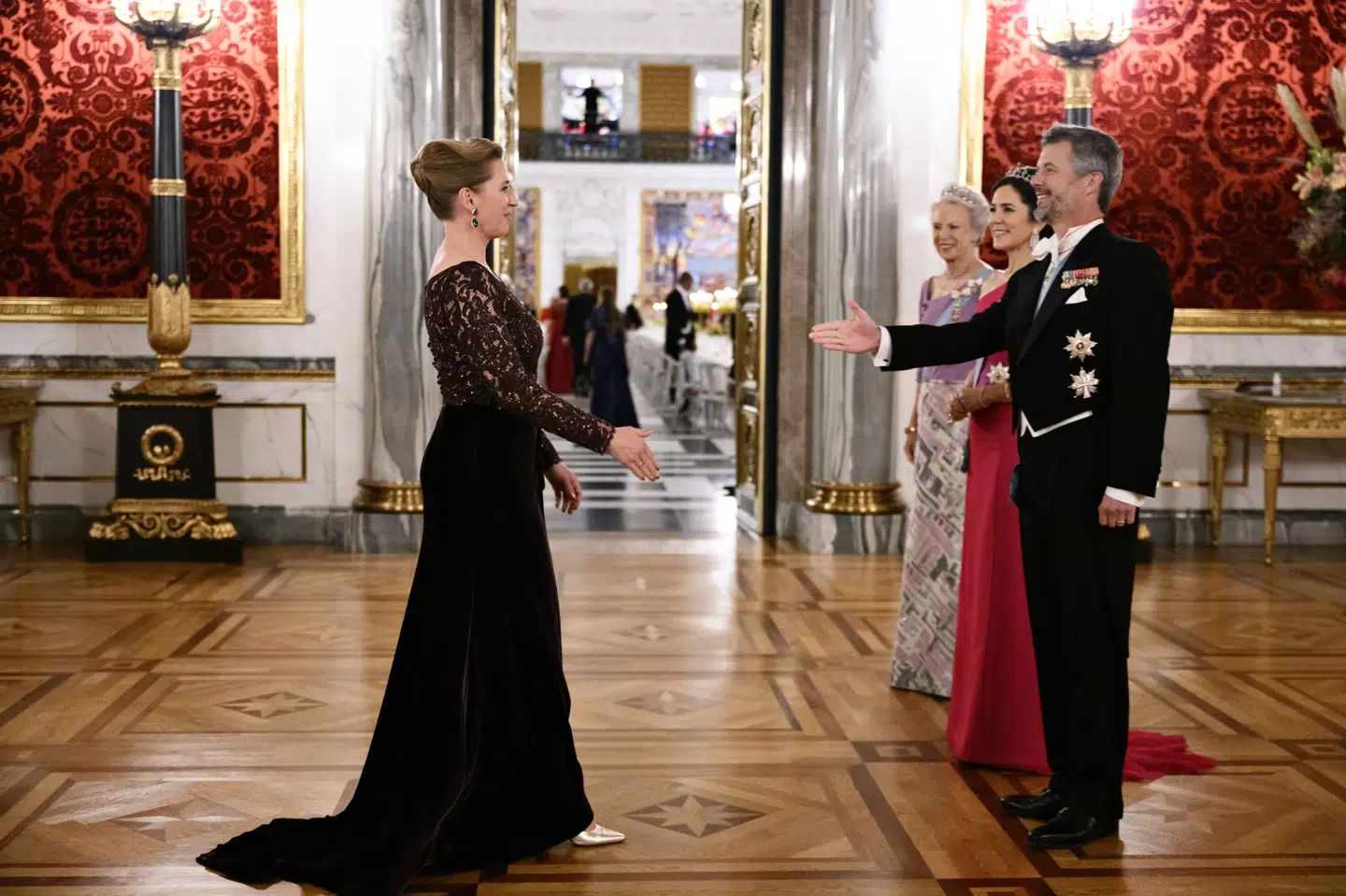 Under et møde i Folketingssalen mandag 15. januar kommer statsministeren med en mundtlig meddelelse fra kongen til Folketinget, lyder det i et program for tronskiftet. (Arkivfoto).