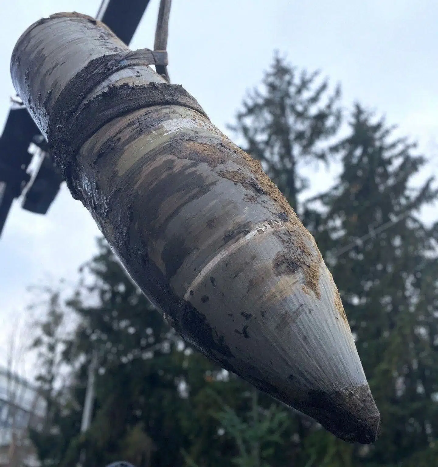 Her ses et ikke-eksploderet sprænghoved fra et nedskudt Kinzjal-missil efter et luftangreb mod Kyiv 5. januar.