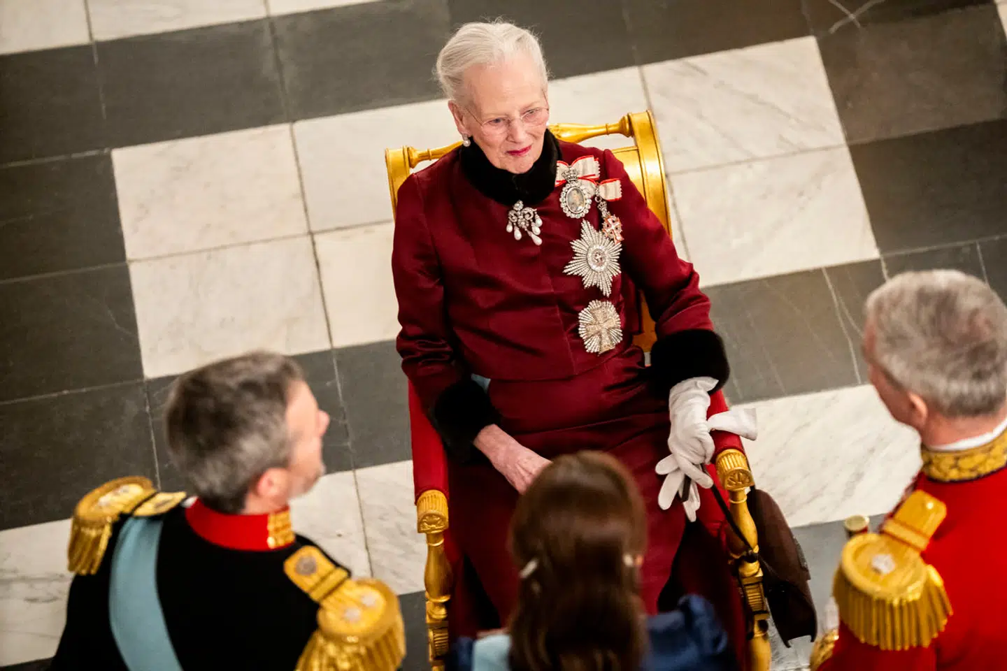 Stærkt religiøse og engagerede Dronning Margrethe er overhovedet for Folkekirken, indtil hun videregiver tronen og titlen til Kronprins Frederik, der har proklameret at tro på skæbnen.