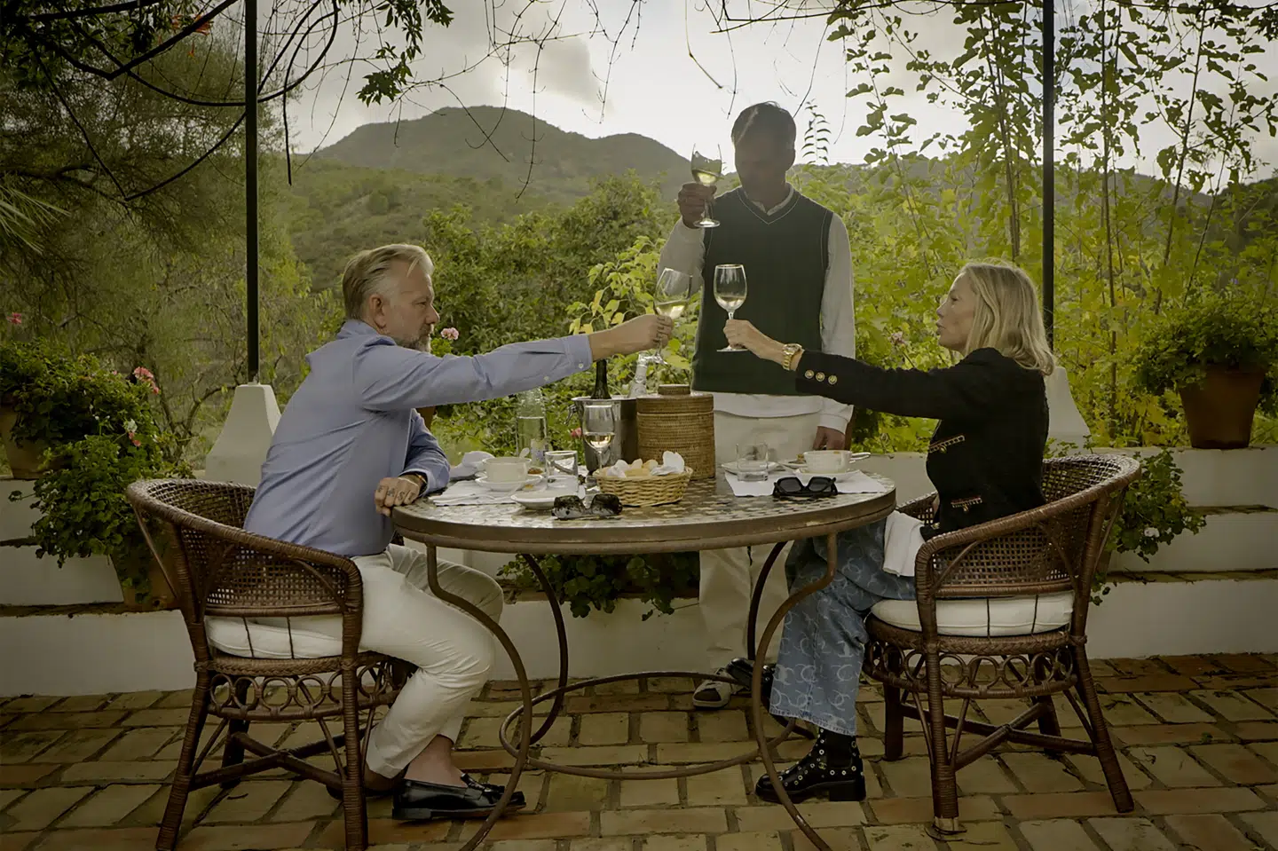 I næste afsnit af "All Exclusiv" inviterer Casper Christensen den tidligere baronesse og model Caroline Fleming på et ophold, hvor han vil lære hende bedre at kende med journalisten Mikael Bertelsen som den lyttende tredjemand. (PR-foto).