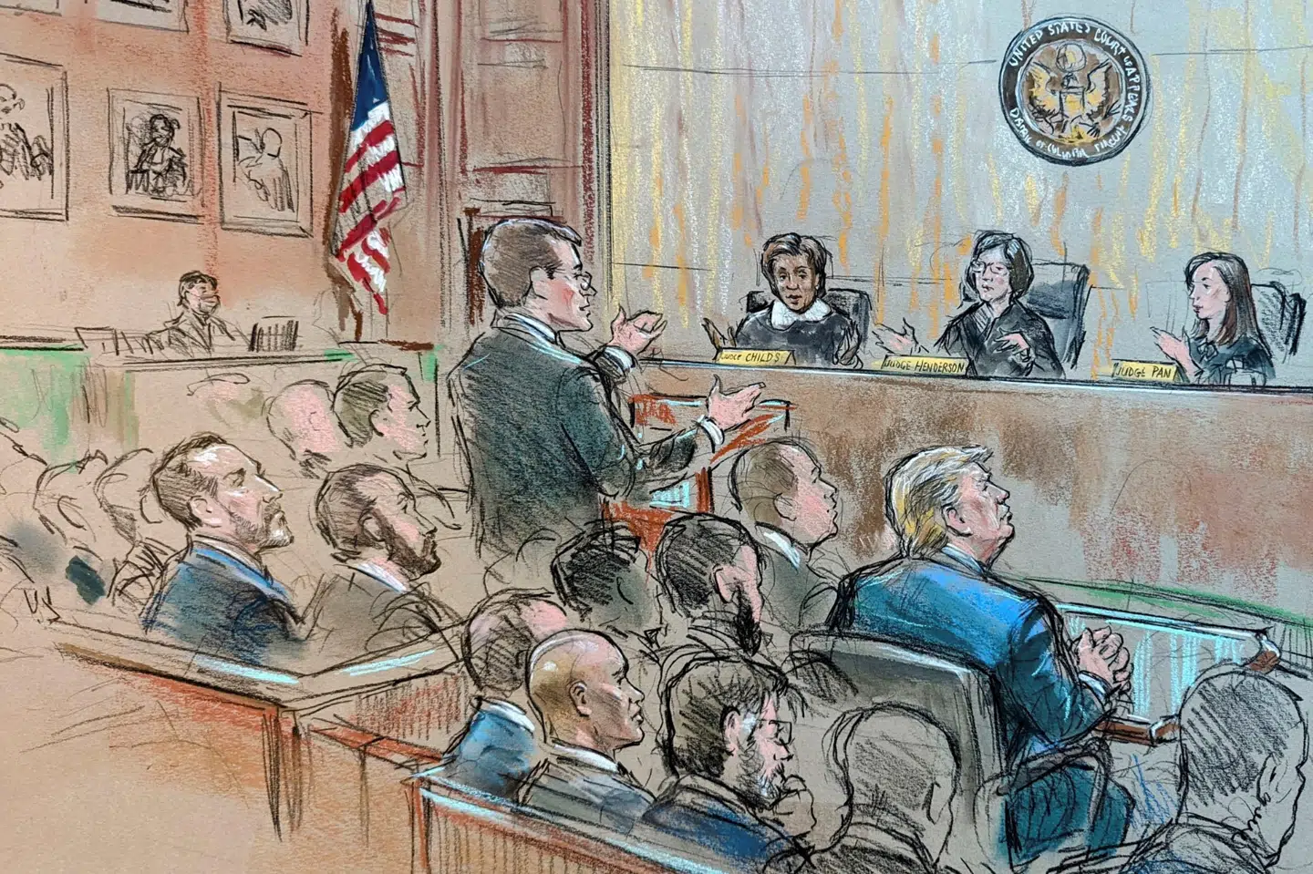 Tidligere præsident Donald Trump ses her under tirsdagens høring, mens specialanklager Jack Smith, som har rejst sagen om valgsvindel, taler foran de tre dommere.