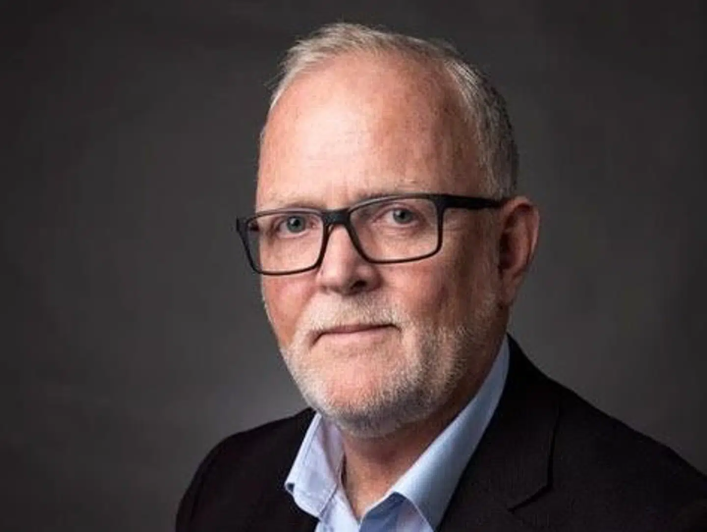 Forsvarsanalytiker Jens Wenzel Kristoffersen, som driver virksomheden Nordic Defence Analysis, bor med sin hustru i en lejlighed i Helsingborg i Sverige. I kælderen gemmer han alt fra et gasdrevet varmeapparat, solceller og en optrækkelig radio til et bredt udvalg af madvarer.