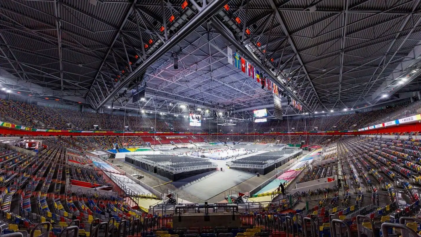 Fodboldstadionet Merkur Spiel Arena er ved at blive omdannet til en gigantisk håndboldhal, der slår verdensrekord.