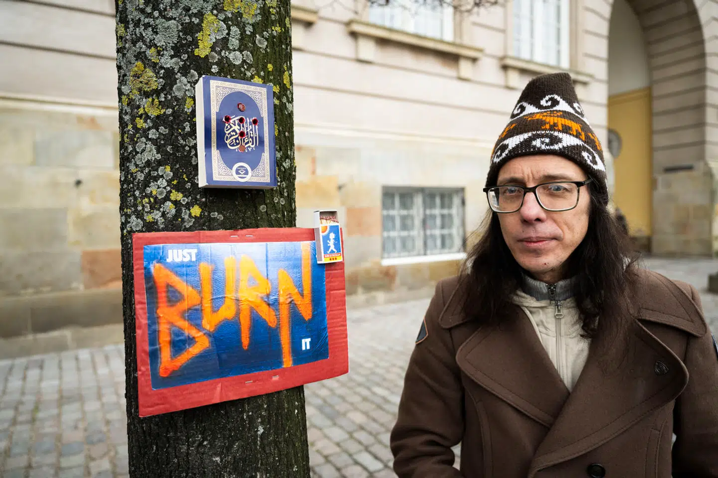Dan Park håber på at blive dømt, fordi det vil gøre hans kunstværk mere interessant. Alligevel har han af hensyn til ytringsfriheden bedt Rasmus Paludan om at forsvare ham.