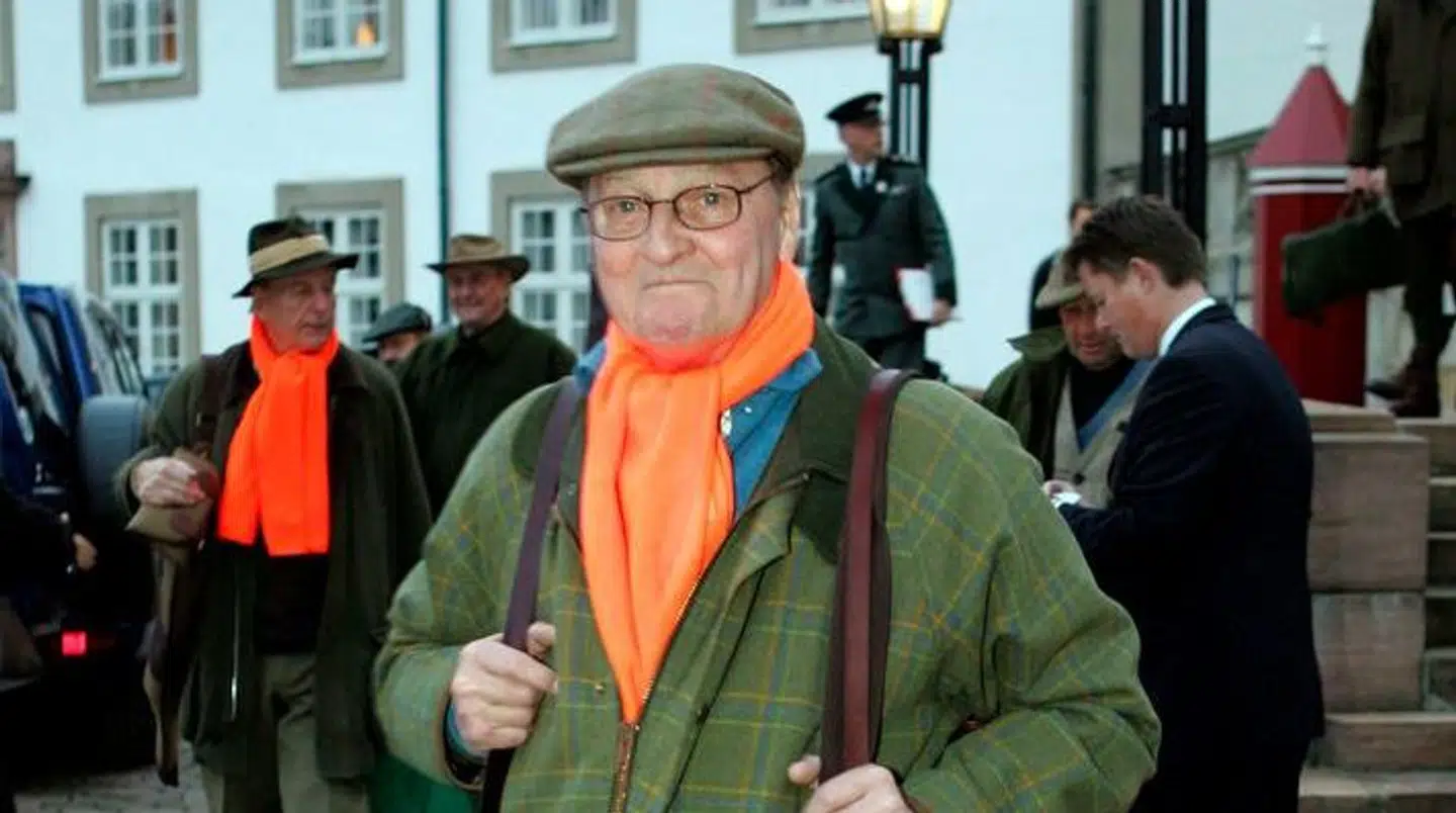 Caroline Flemings far var Lensbaron Niels Krabbe Iuel Brockdorff.