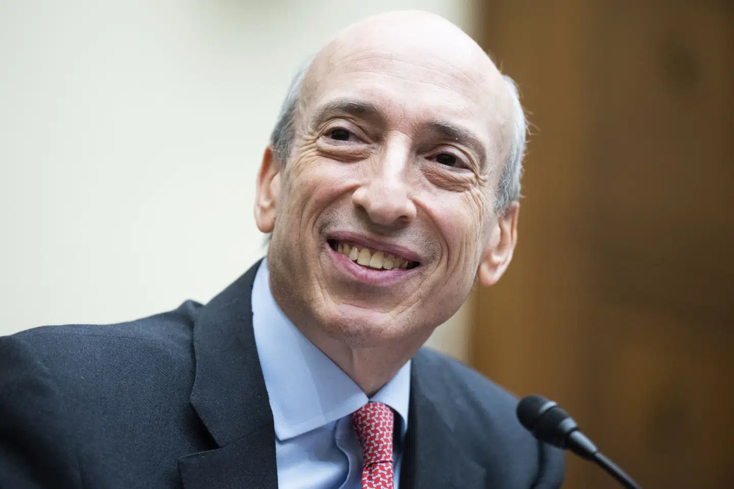 SEC har godkendt handel med indeksfonde kendt som ETF'er, der følger bitcoin, oplyser børstilsynets formand, Gary Gensler. (Arkivfoto).