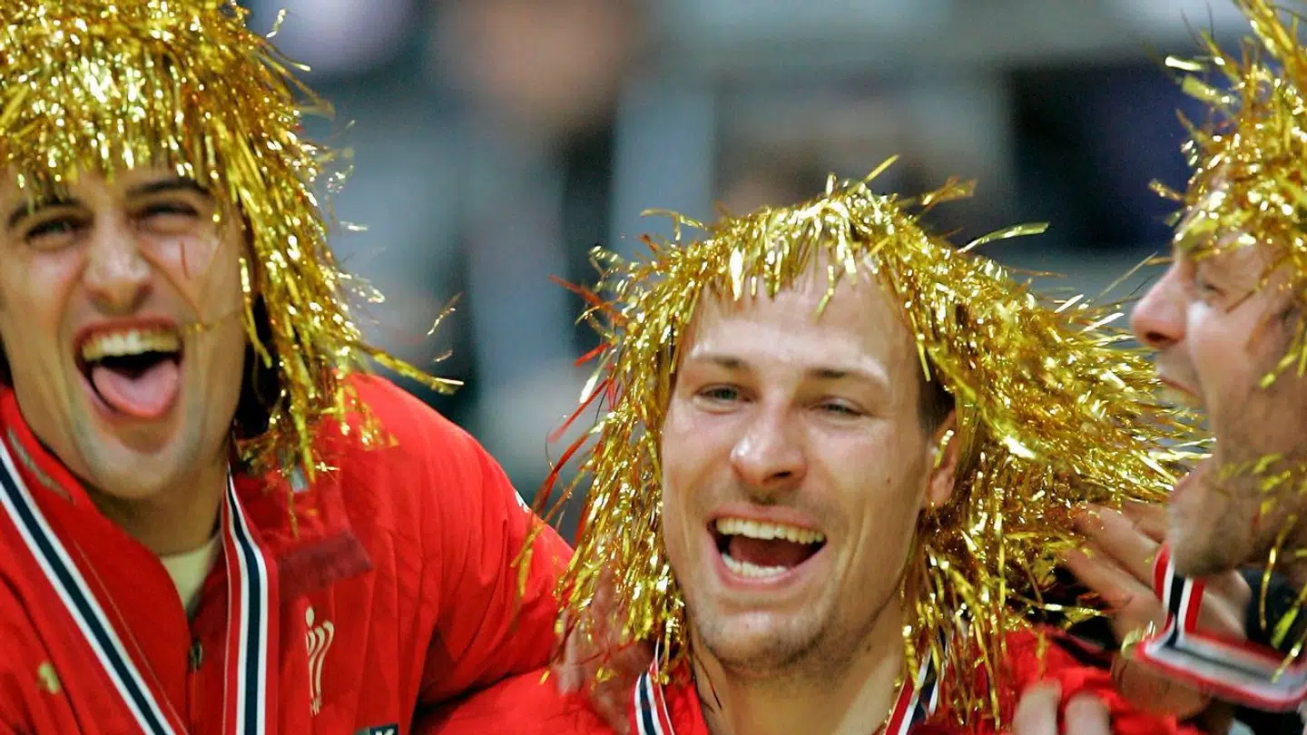 Lars Krogh Jeppesen, Lars Jørgensen og Kasper Hvidt fejrer EM-guldet.