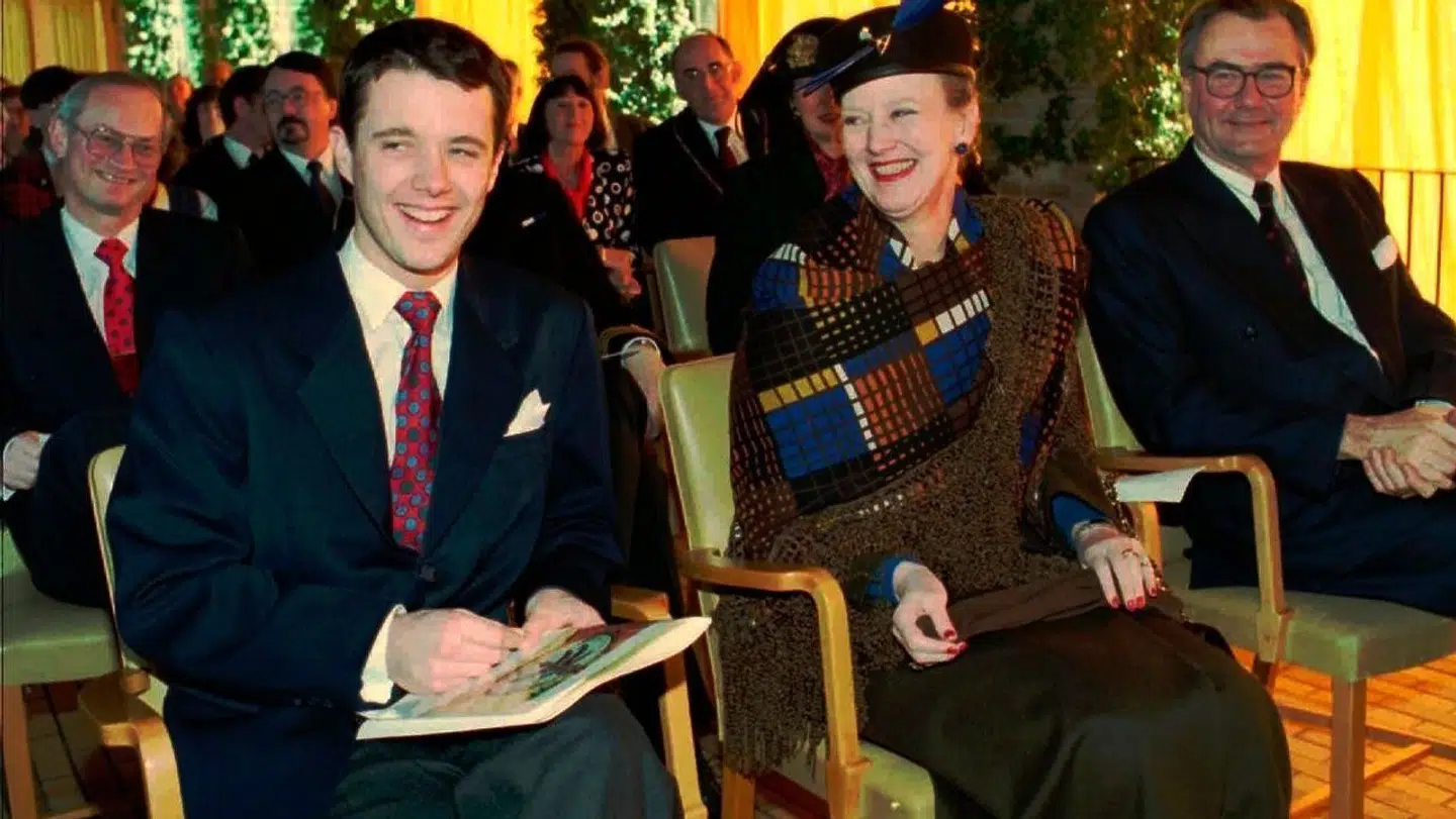 Kronprins Frederik, da han i 1995 afsluttede sit studie i statskundskab på Aarhus universitet.