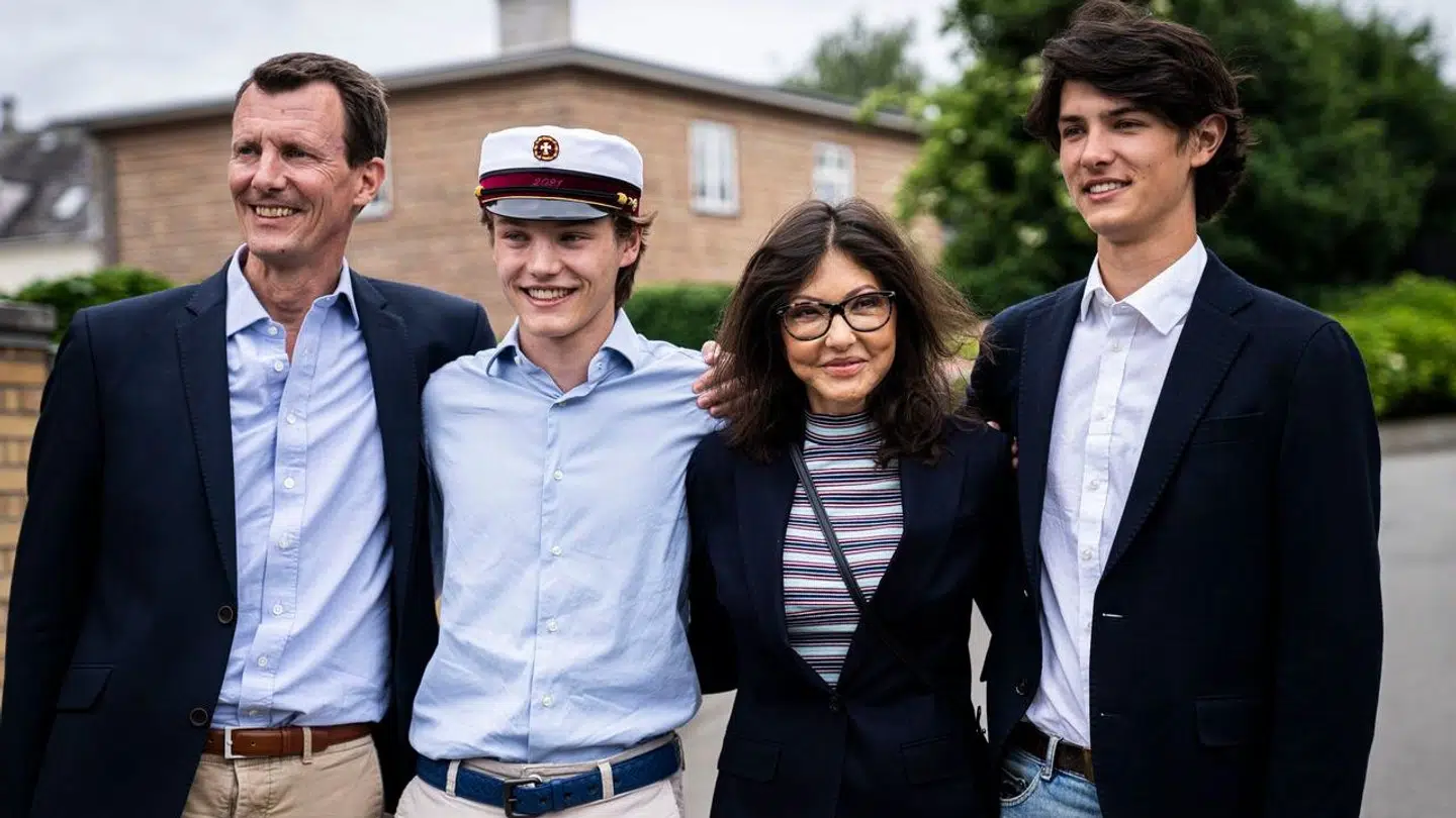 Det er ifølge eksperten tydeligt, at grevinden er utilfreds med fratagelsen af sønnernes titler.