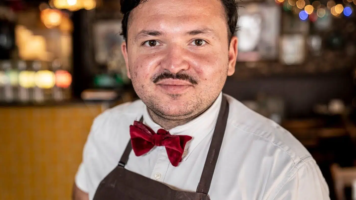 Den kendte kok Umut Sakarya har indgået en aftalt med Phillips om at reklamere for deres airfryer.