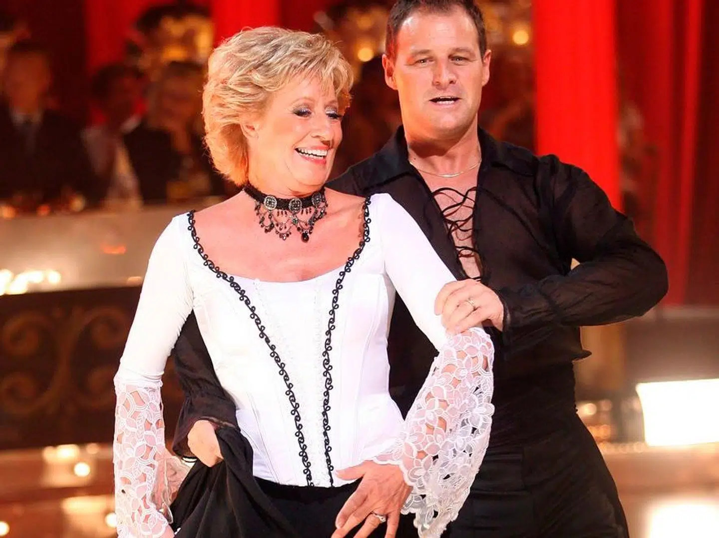 Birthe Kjær giver den gas på dansegulvet. Her i 'Vild med dans' sammen med dansepartneren Bo Loft Jensen.