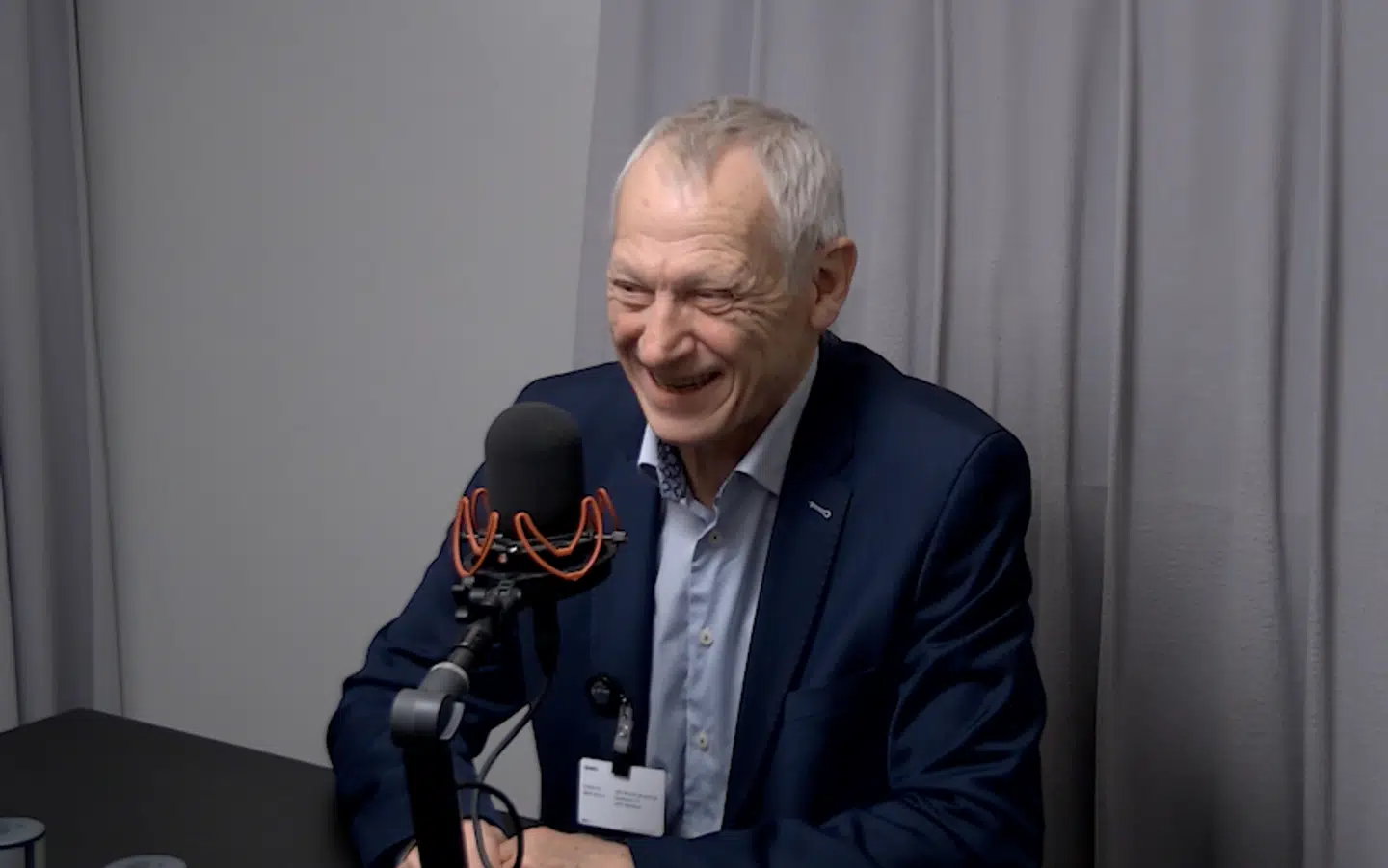 Lars Kaaber kunne ikke lade være med at grine, da han fortalte om handlen i Slottet & Sumpen.