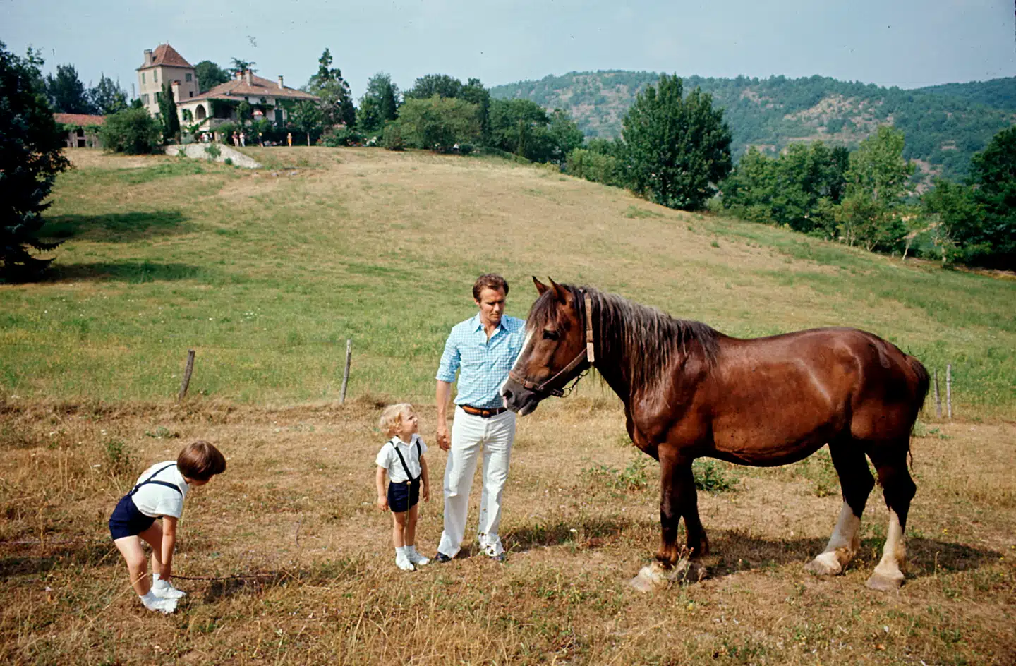 Kronprins Frederik og prins Joakim med på besøg hos prins Henriks forældre på Le Cayron i 1972. Foto: Per Pejstrup, Scanpix
