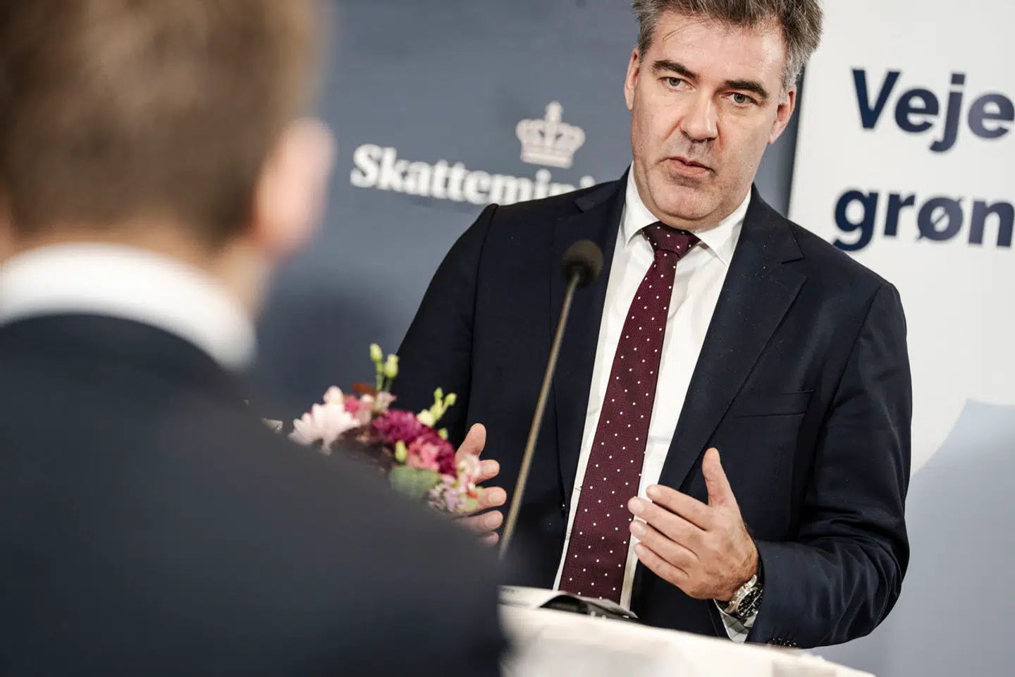 Klima-, energi- og forsyningsminister Lars Aagaard (Moderaterne) har måttet forsvare udmelding om, at klimamålene for 2025 er nået efter nye beregninger om lavbundsjord-udledning. Men meldingen er korrekt, siger ministeren.