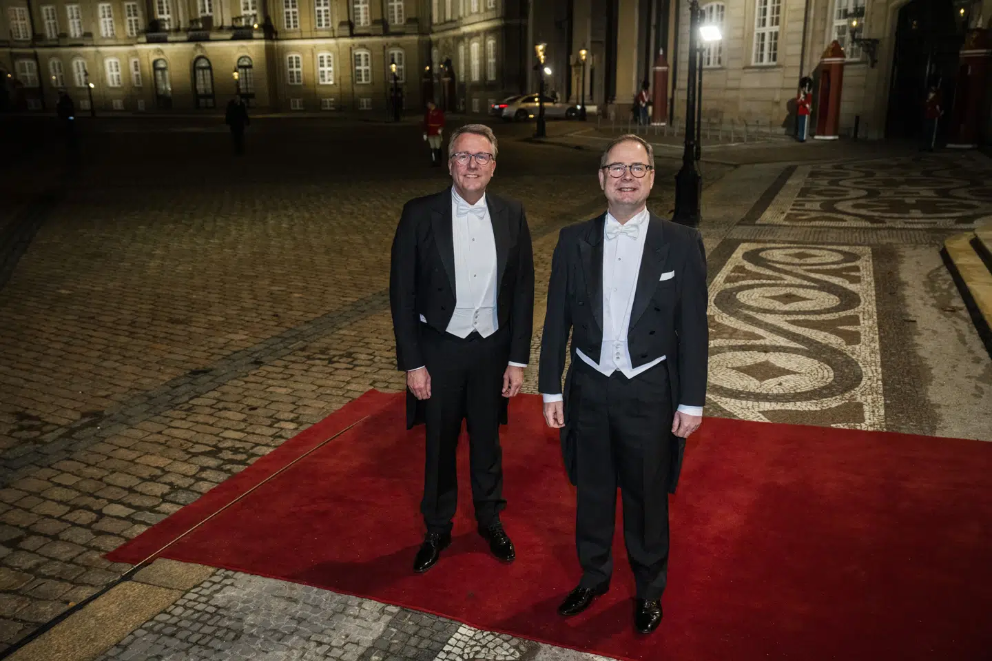 - Når vi vil skabe rammerne for, at vores kongehus med det nye kongepar kan fortsætte med at udvikle sig og være et aktiv for Danmark, må vi samlet set forvente at skulle afsætte flere ressourcer. Det er regeringen helt indstillet på, siger Nicolai Wammen (th.) om tronskiftet. (arkivfoto).