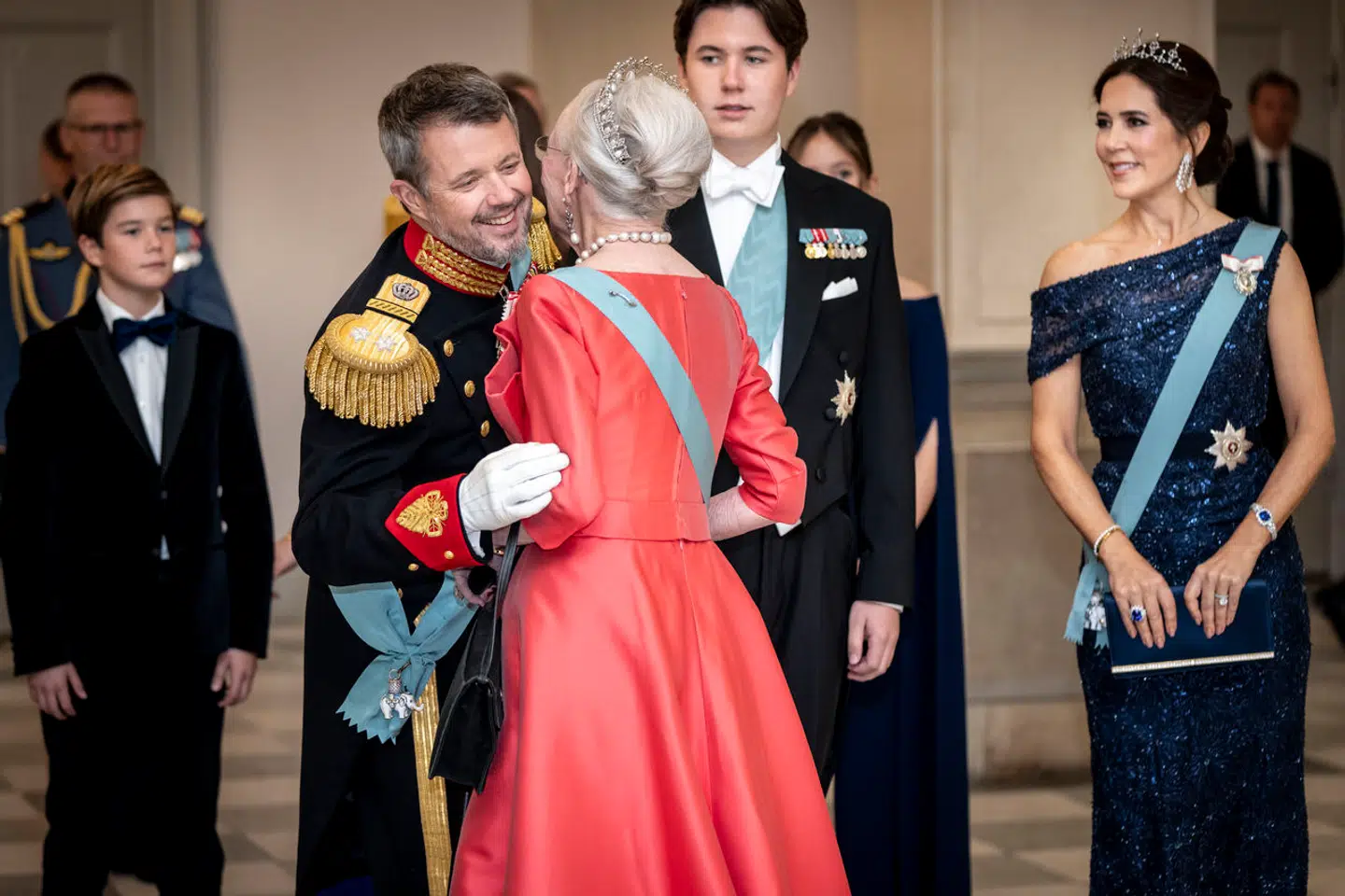 Dronning Margrethe overlader tronen til kronprins Frederik efter 52 år som regent. Velstanden er eksploderet, mens hun har været regent – det gjorde den også i hendes fars tid.