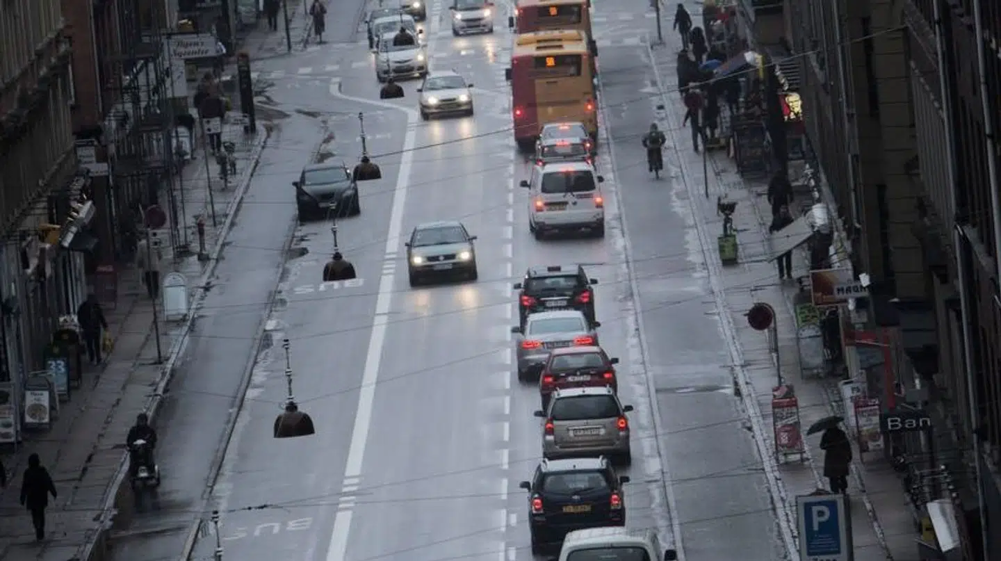 Betjente fra lokalpolitiet på Amager besøgte flere kiosker på Amagerbro. Det var her, at en person forsøgte at låse dem inde i et baglokale.