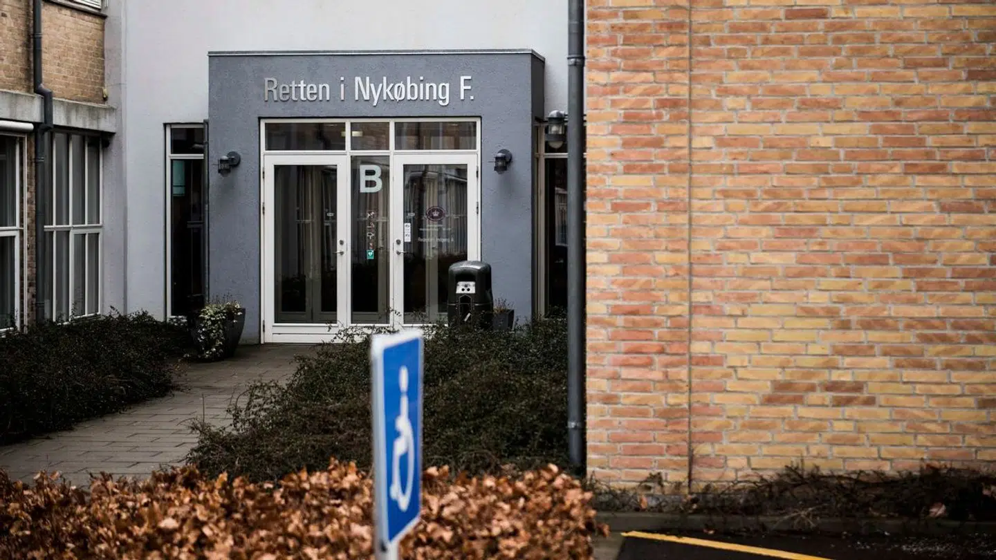Arkivfoto. En 34-årig mand nægter at have chikaneret, voldtaget og udøvet vold på en kvinde. Retssagen finder sted i Retten i Nykøbing Falster.
