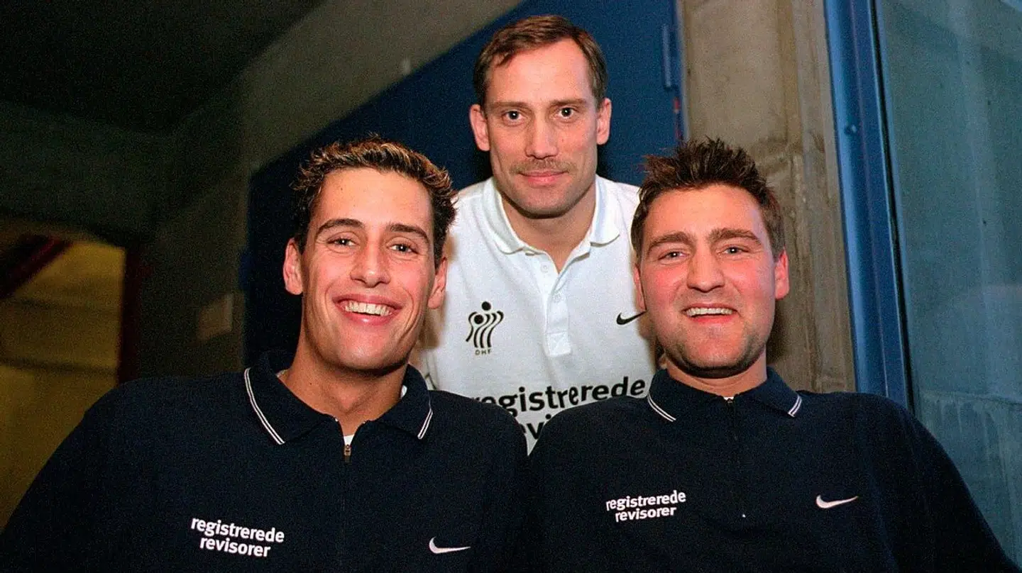 En glad Lars Krogh og Kristian Asmussen, der var blevet udtaget til landsholdet af den daværende landstræner Keld Nielsen (i midten).