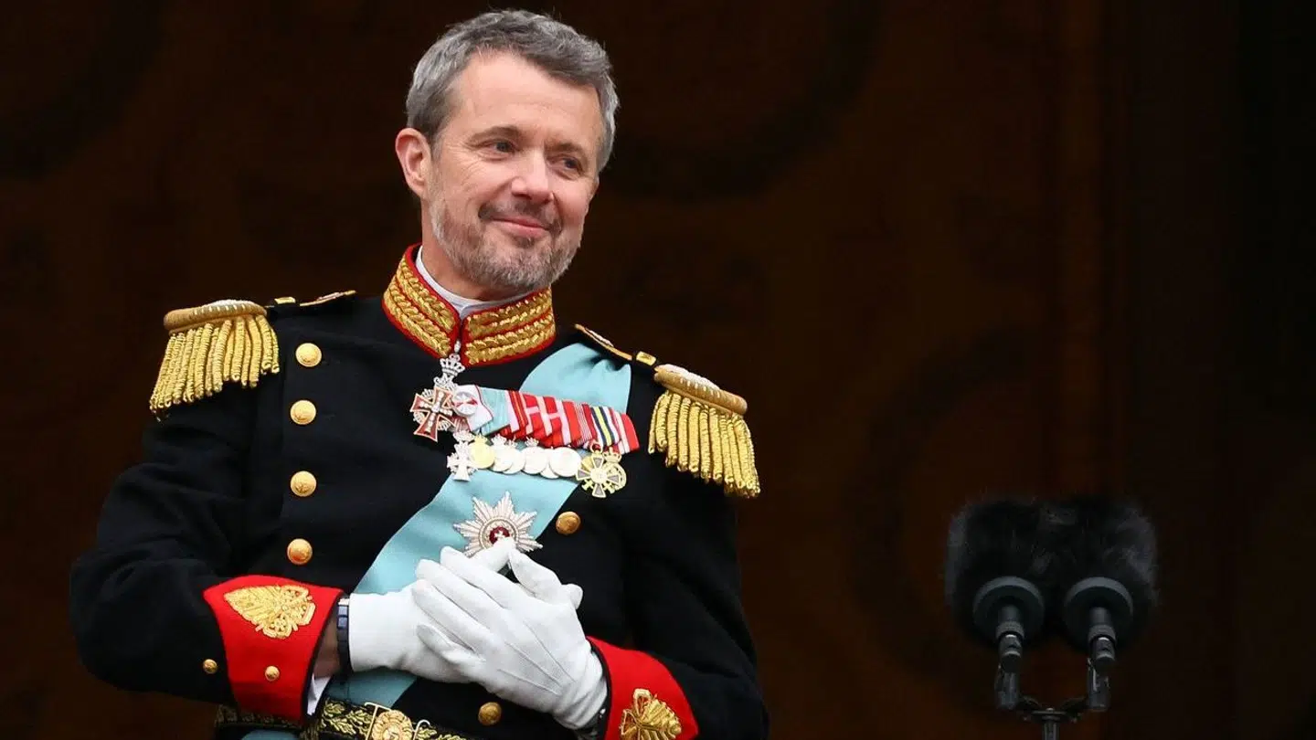 Her ses kong Frederik efter kroningen.