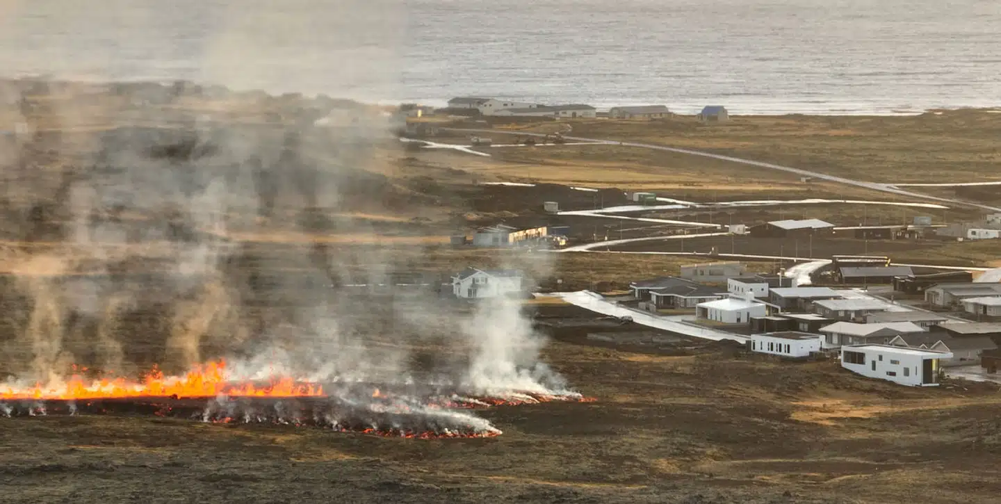 Her ses lavastrømmen fra vulkanen tidligere søndag, lige inden den ramte de første huse i Grindavik.