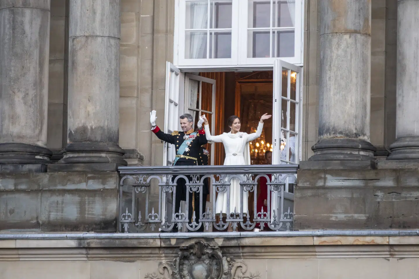 Søndag kunne Frederik og Mary træde frem på balkonen på Christiansborg Slot som konge og dronning af Danmark.