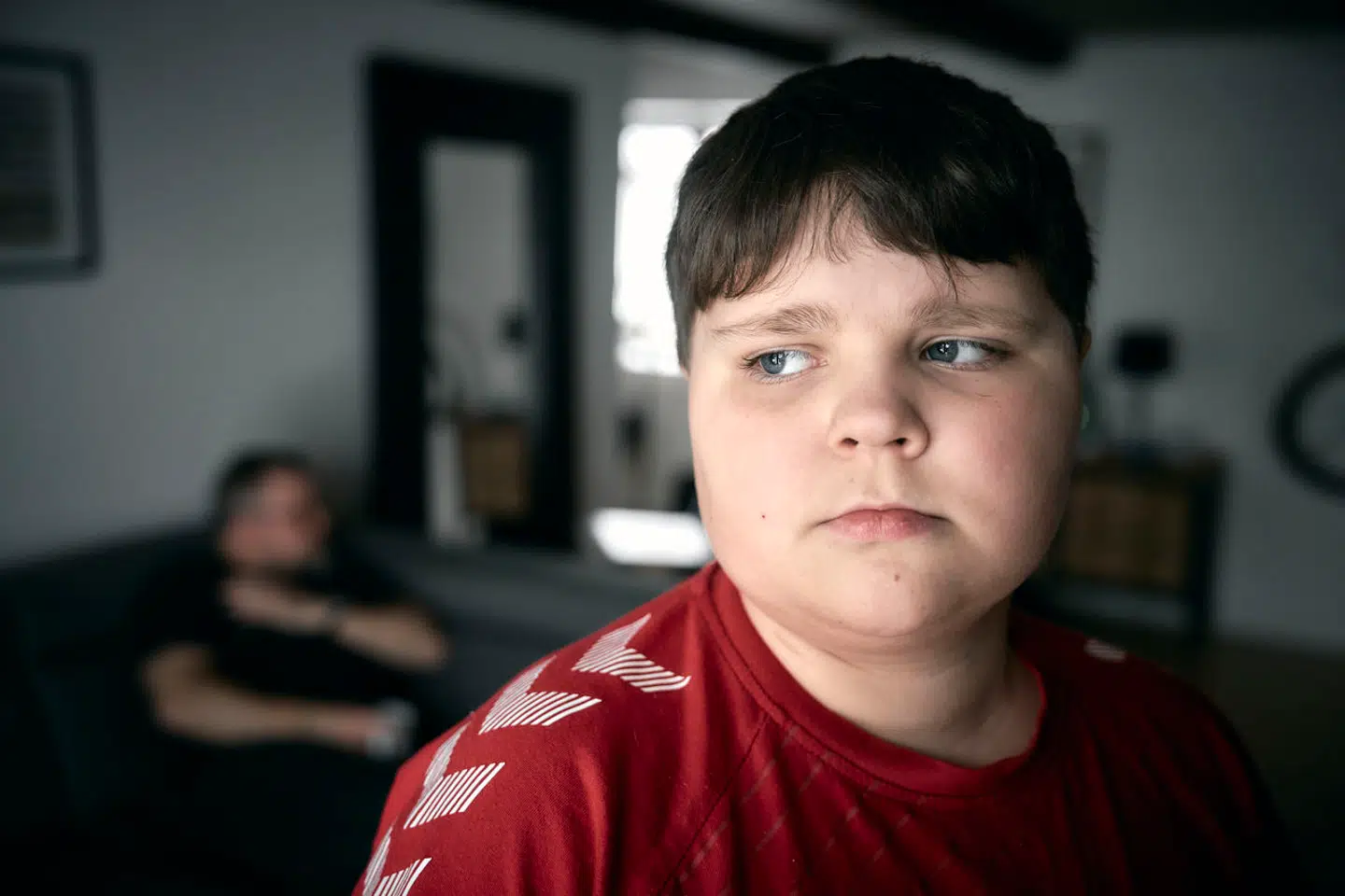 Børnekræftafdelingen på Rigshospitalet har været hjemsted for et alvorligt udbrud af farlig skimmelsvamp. En række børn blev ramt af en særlig svamp, der kan slå svækkede patienter ihjel. Blandt dem var Julius, der i dag er 12 år gammel. Som syvårig kæmpede han for livet mod både leukæmi og skimmelsvamp.