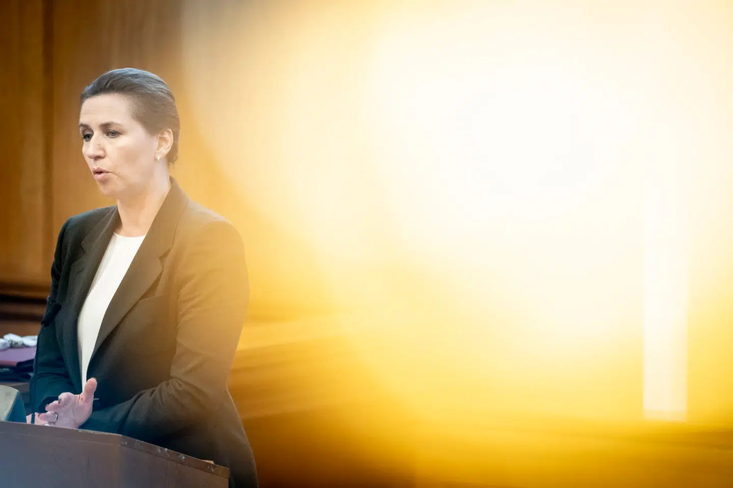 Statsminister Mette Frederiksen (S) under hasteforespørgsel om FE-sagen i Folketingssalen på Christiansborg, onsdag den 8. november 2023. (Foto: Mads Claus Rasmussen/Ritzau Scanpix)