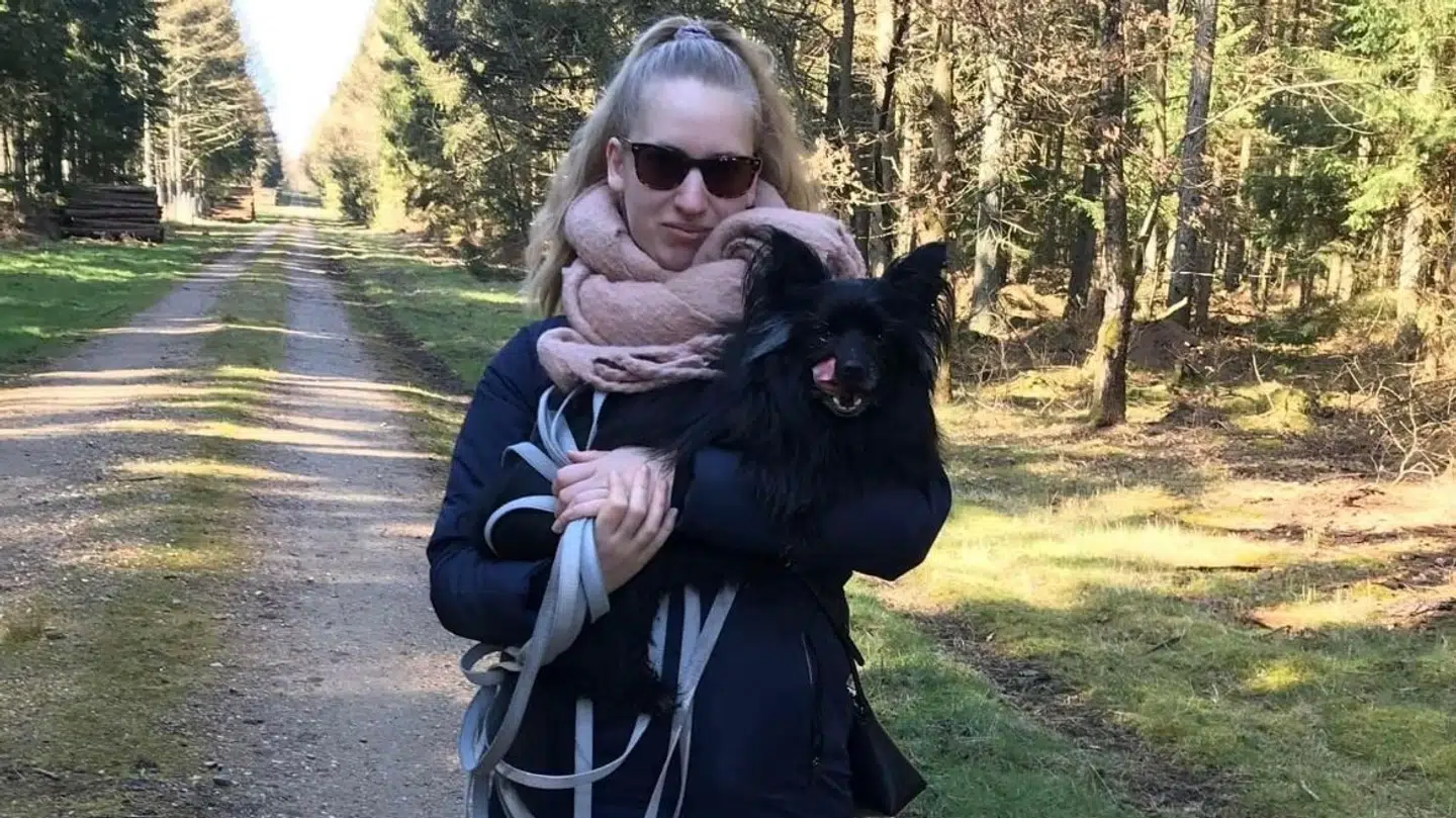 Inden Bertine Engkvists problemer med nakken blev invaliderende, var hun den første veninderne ringede til for at køre en tur eller opleve noget. Nu frygter de for hendes helbred, hvis de skal bremse hårdt op i bilen.