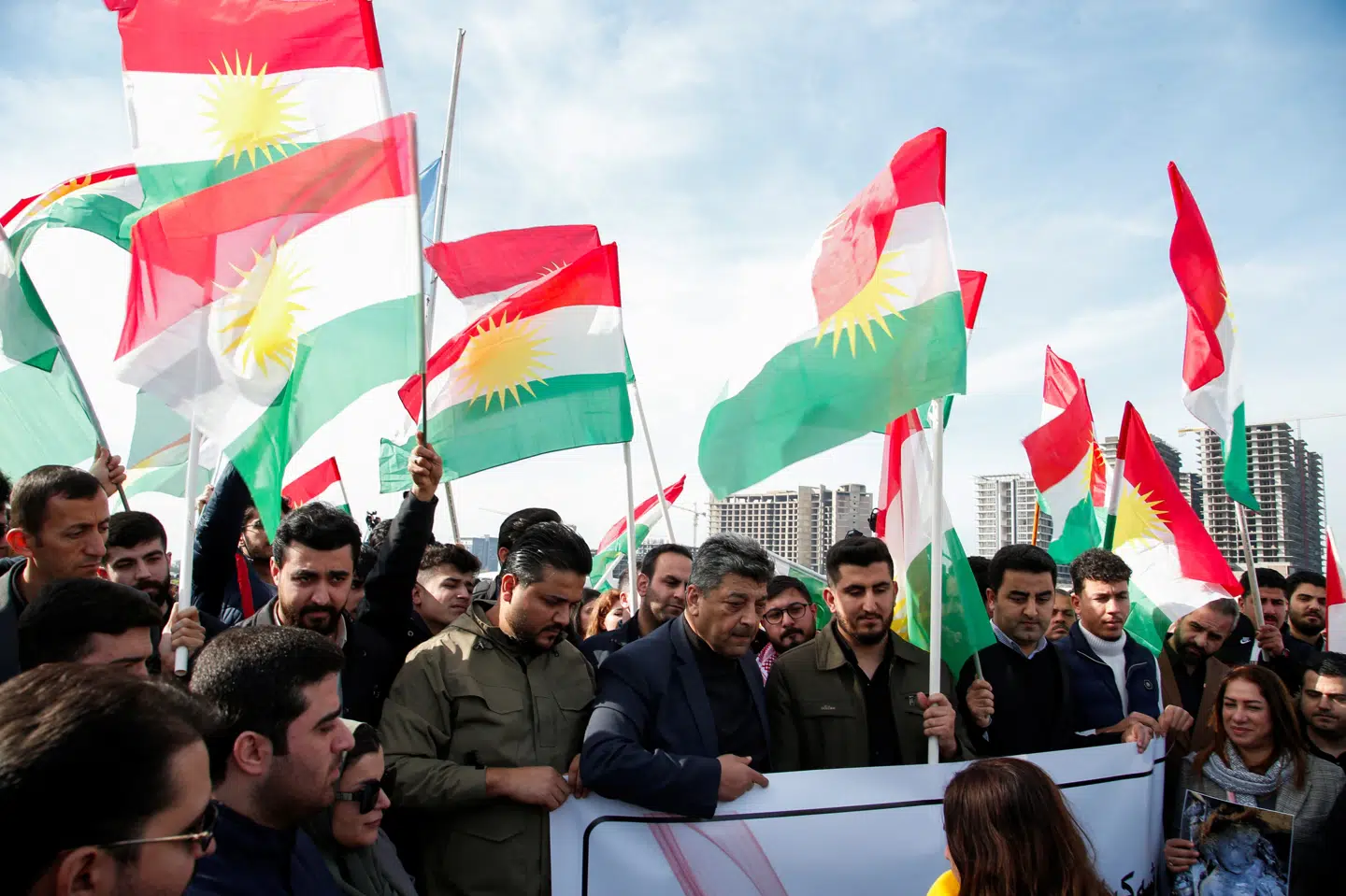 Folk demonstrerer i Erbil i Irak efter et iransk missilangreb.