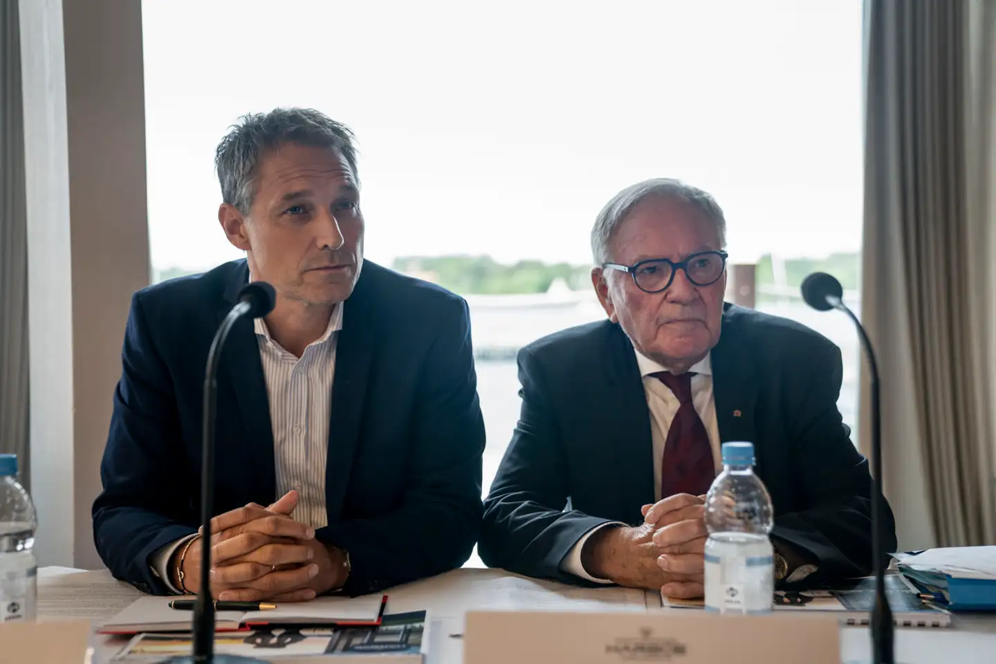 Bernd Griese (th.) trak sig sejrrigt ud af magtkampen med sin datter, som endte med at trække sig fra direktørposten i Harboe. Hun blev i stedet erstattet af sin svoger Søren Malling (tv.), og i samme forbindelse satte Bernd Griese sig på formandsposten.