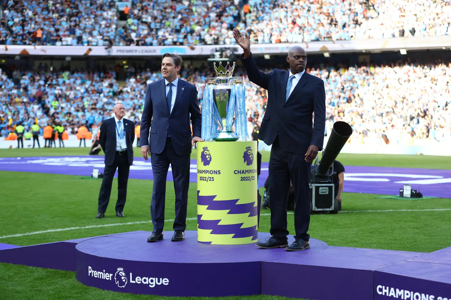 Richard Masters (til venstre) forstår, hvis nogen er frustrerede over, at Manchester City endnu ikke er blevet straffet. (Arkivfoto).